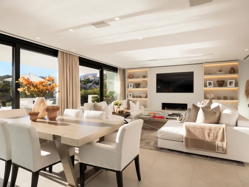 Contemporary villa set in the heart of Nueva Andalucía's prestigious Golf Valley, enjoying a privileged west-facing orientation overlooking the renowned Los Naranjos Golf Course. Distributed across three levels, the residence captures sweeping views of ma