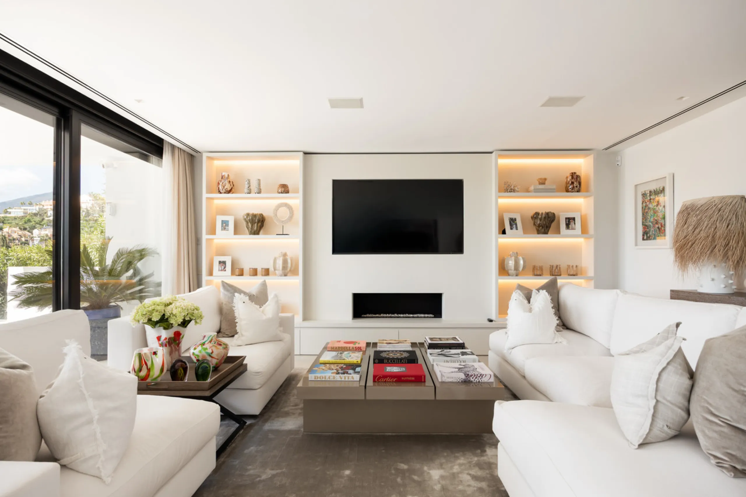 Contemporary villa set in the heart of Nueva Andalucía's prestigious Golf Valley, enjoying a privileged west-facing orientation overlooking the renowned Los Naranjos Golf Course. Distributed across three levels, the residence captures sweeping views of ma