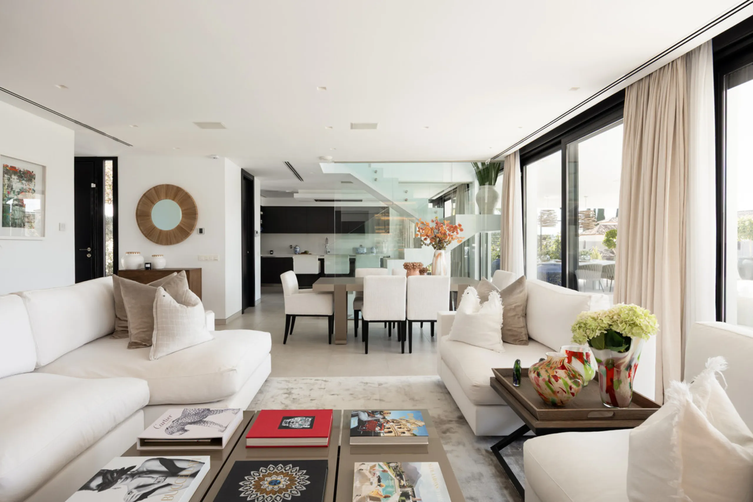 Contemporary villa set in the heart of Nueva Andalucía's prestigious Golf Valley, enjoying a privileged west-facing orientation overlooking the renowned Los Naranjos Golf Course. Distributed across three levels, the residence captures sweeping views of ma