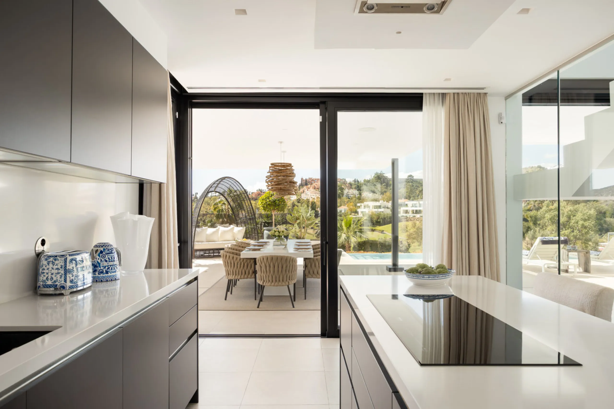 Contemporary villa set in the heart of Nueva Andalucía's prestigious Golf Valley, enjoying a privileged west-facing orientation overlooking the renowned Los Naranjos Golf Course. Distributed across three levels, the residence captures sweeping views of ma