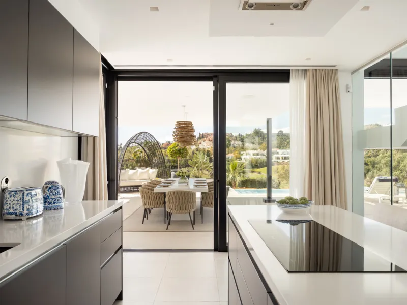 Contemporary villa set in the heart of Nueva Andalucía's prestigious Golf Valley, enjoying a privileged west-facing orientation overlooking the renowned Los Naranjos Golf Course. Distributed across three levels, the residence captures sweeping views of ma