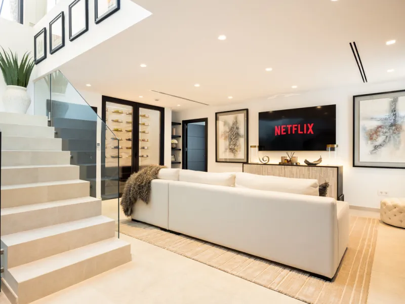 Contemporary villa set in the heart of Nueva Andalucía's prestigious Golf Valley, enjoying a privileged west-facing orientation overlooking the renowned Los Naranjos Golf Course. Distributed across three levels, the residence captures sweeping views of ma