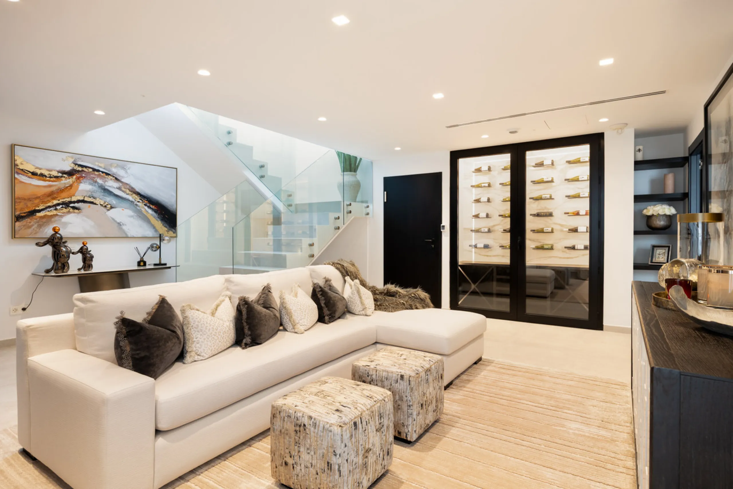 Contemporary villa set in the heart of Nueva Andalucía's prestigious Golf Valley, enjoying a privileged west-facing orientation overlooking the renowned Los Naranjos Golf Course. Distributed across three levels, the residence captures sweeping views of ma