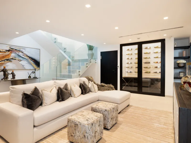 Contemporary villa set in the heart of Nueva Andalucía's prestigious Golf Valley, enjoying a privileged west-facing orientation overlooking the renowned Los Naranjos Golf Course. Distributed across three levels, the residence captures sweeping views of ma
