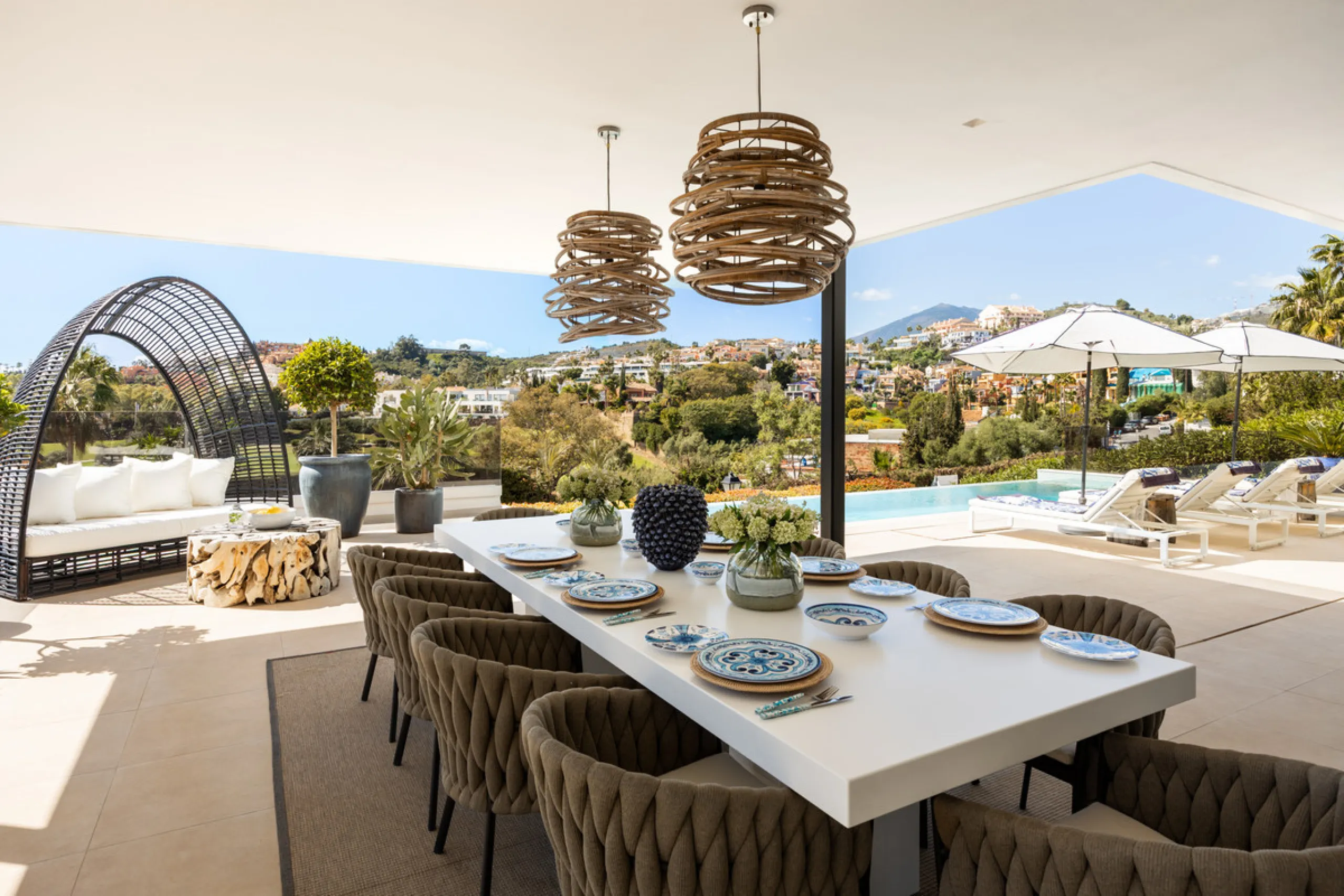 Contemporary villa set in the heart of Nueva Andalucía's prestigious Golf Valley, enjoying a privileged west-facing orientation overlooking the renowned Los Naranjos Golf Course. Distributed across three levels, the residence captures sweeping views of ma