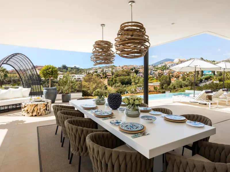 Contemporary villa set in the heart of Nueva Andalucía's prestigious Golf Valley, enjoying a privileged west-facing orientation overlooking the renowned Los Naranjos Golf Course. Distributed across three levels, the residence captures sweeping views of ma