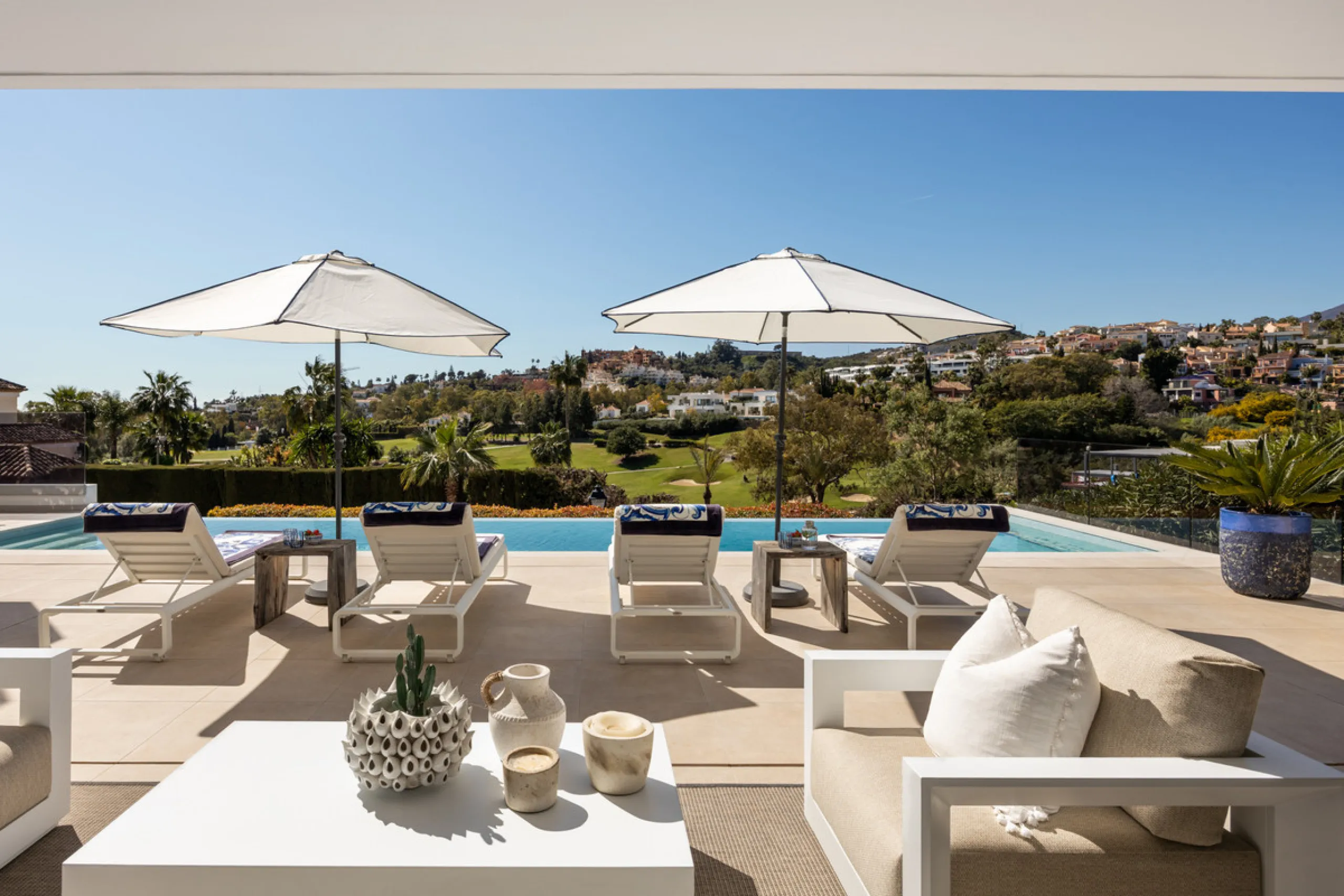 Contemporary villa set in the heart of Nueva Andalucía's prestigious Golf Valley, enjoying a privileged west-facing orientation overlooking the renowned Los Naranjos Golf Course. Distributed across three levels, the residence captures sweeping views of ma