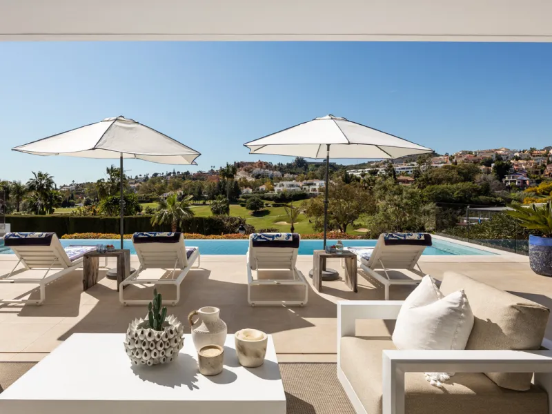 Contemporary villa set in the heart of Nueva Andalucía's prestigious Golf Valley, enjoying a privileged west-facing orientation overlooking the renowned Los Naranjos Golf Course. Distributed across three levels, the residence captures sweeping views of ma
