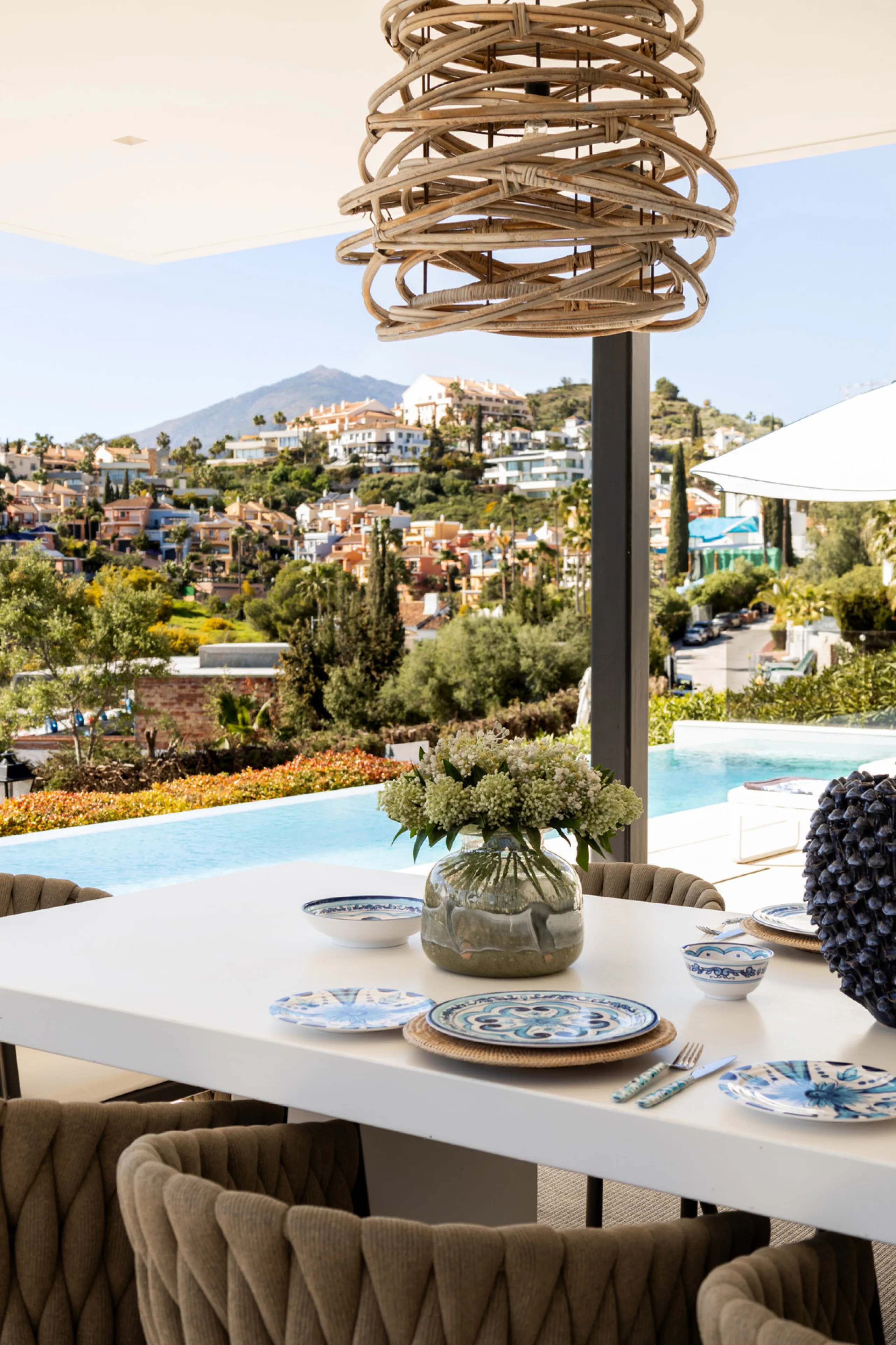 Contemporary villa set in the heart of Nueva Andalucía's prestigious Golf Valley, enjoying a privileged west-facing orientation overlooking the renowned Los Naranjos Golf Course. Distributed across three levels, the residence captures sweeping views of ma