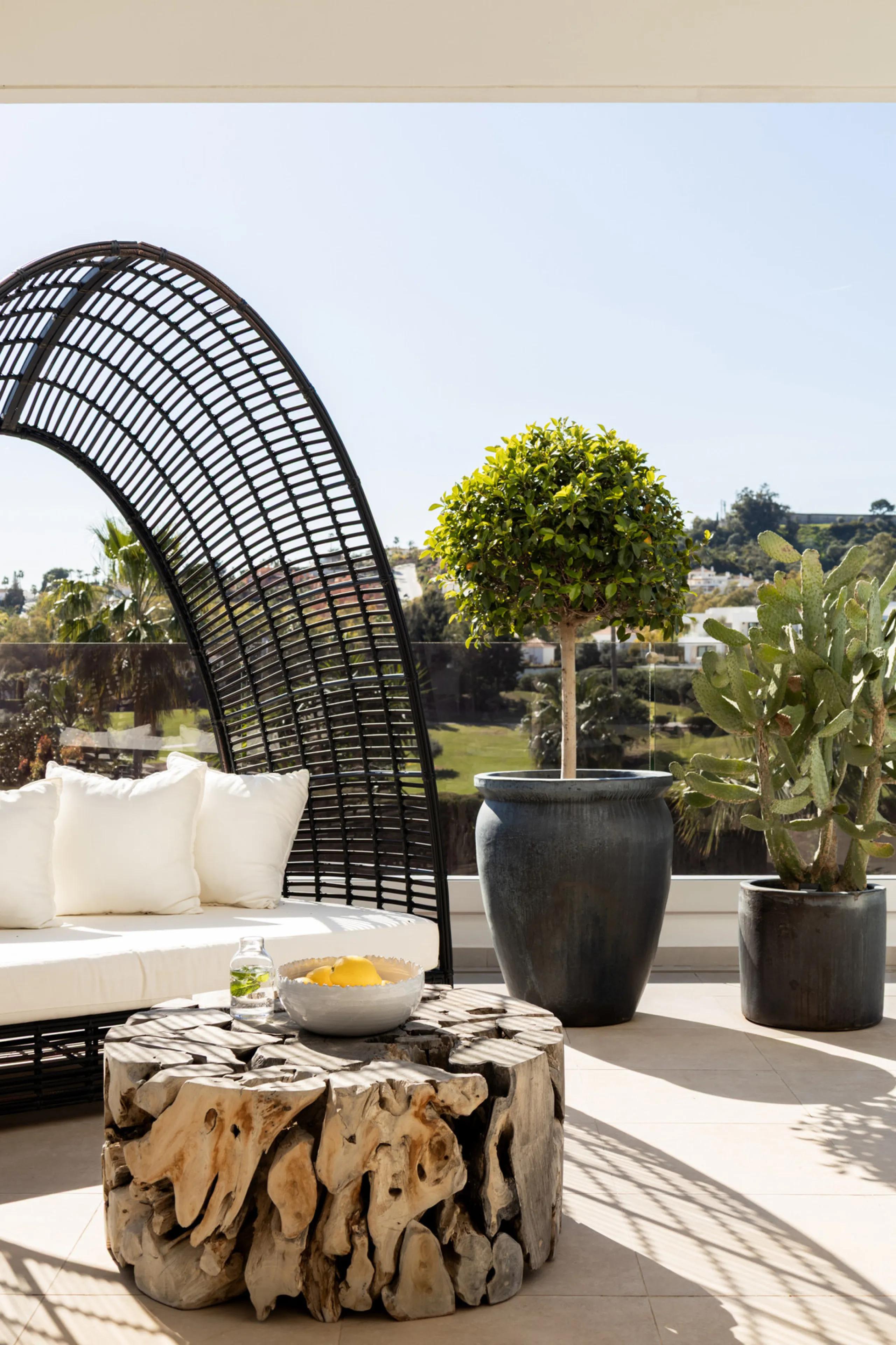 Contemporary villa set in the heart of Nueva Andalucía's prestigious Golf Valley, enjoying a privileged west-facing orientation overlooking the renowned Los Naranjos Golf Course. Distributed across three levels, the residence captures sweeping views of ma