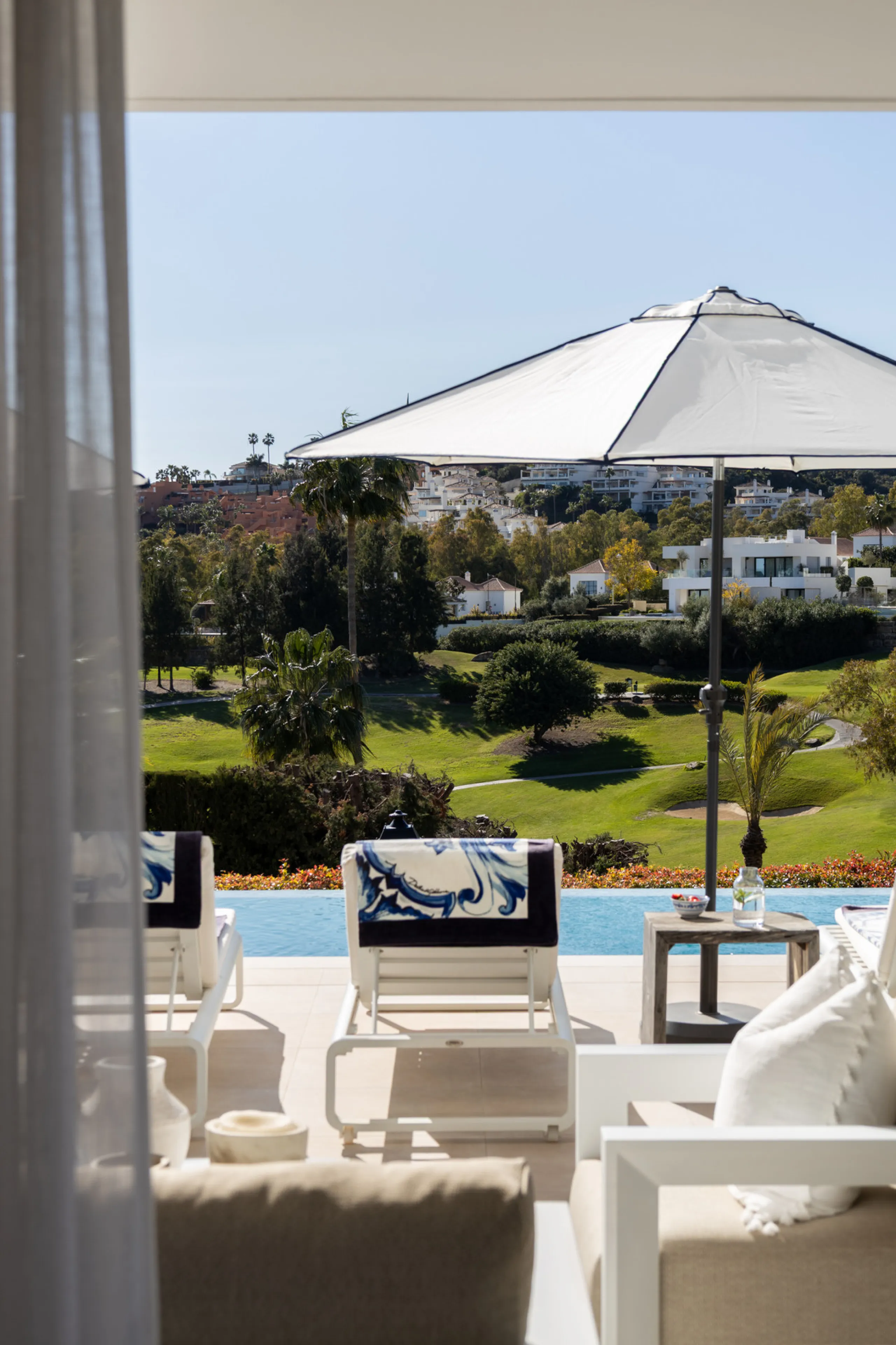 Contemporary villa set in the heart of Nueva Andalucía's prestigious Golf Valley, enjoying a privileged west-facing orientation overlooking the renowned Los Naranjos Golf Course. Distributed across three levels, the residence captures sweeping views of ma