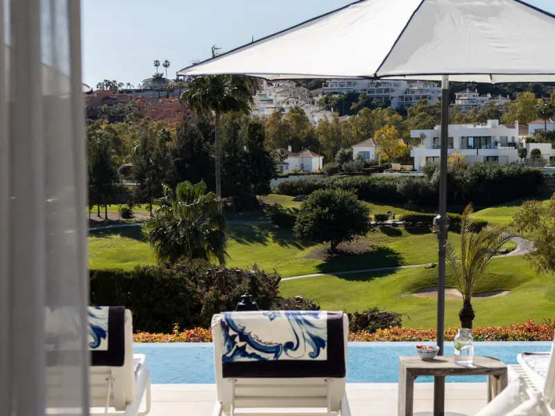 Contemporary villa set in the heart of Nueva Andalucía's prestigious Golf Valley, enjoying a privileged west-facing orientation overlooking the renowned Los Naranjos Golf Course. Distributed across three levels, the residence captures sweeping views of ma