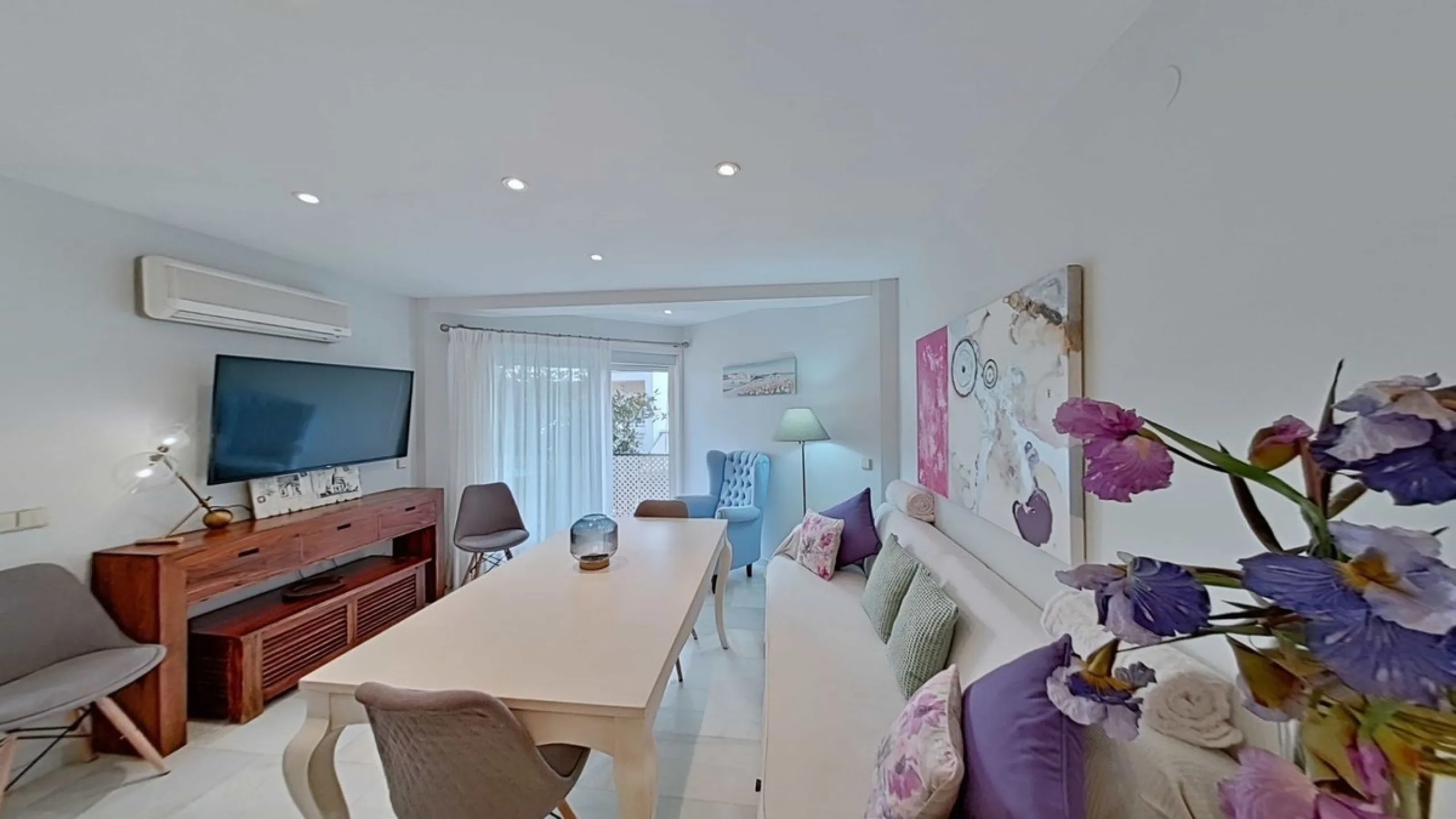 Apartment - Middle Floor Apartment в продаже в Marbella, Málaga. В доме 2 спален и 1 ванных комнат. Площадь дома 60 м²