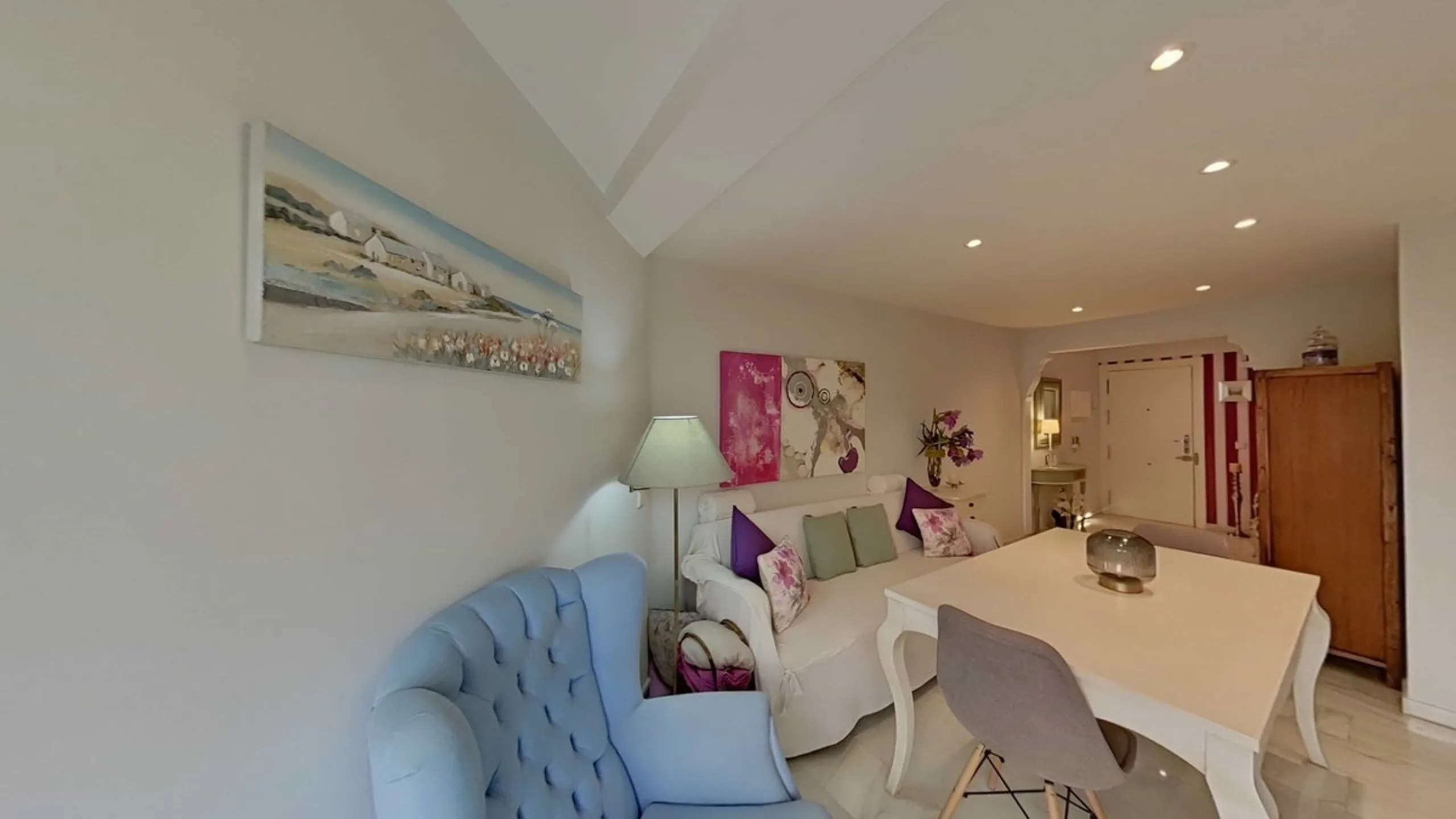 Apartment - Middle Floor Apartment в продаже в Marbella, Málaga. В доме 2 спален и 1 ванных комнат. Площадь дома 60 м²