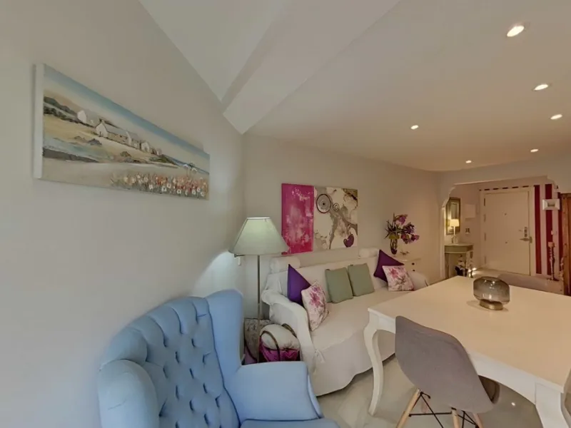Apartment - Middle Floor Apartment в продаже в Marbella, Málaga. В доме 2 спален и 1 ванных комнат. Площадь дома 60 м²