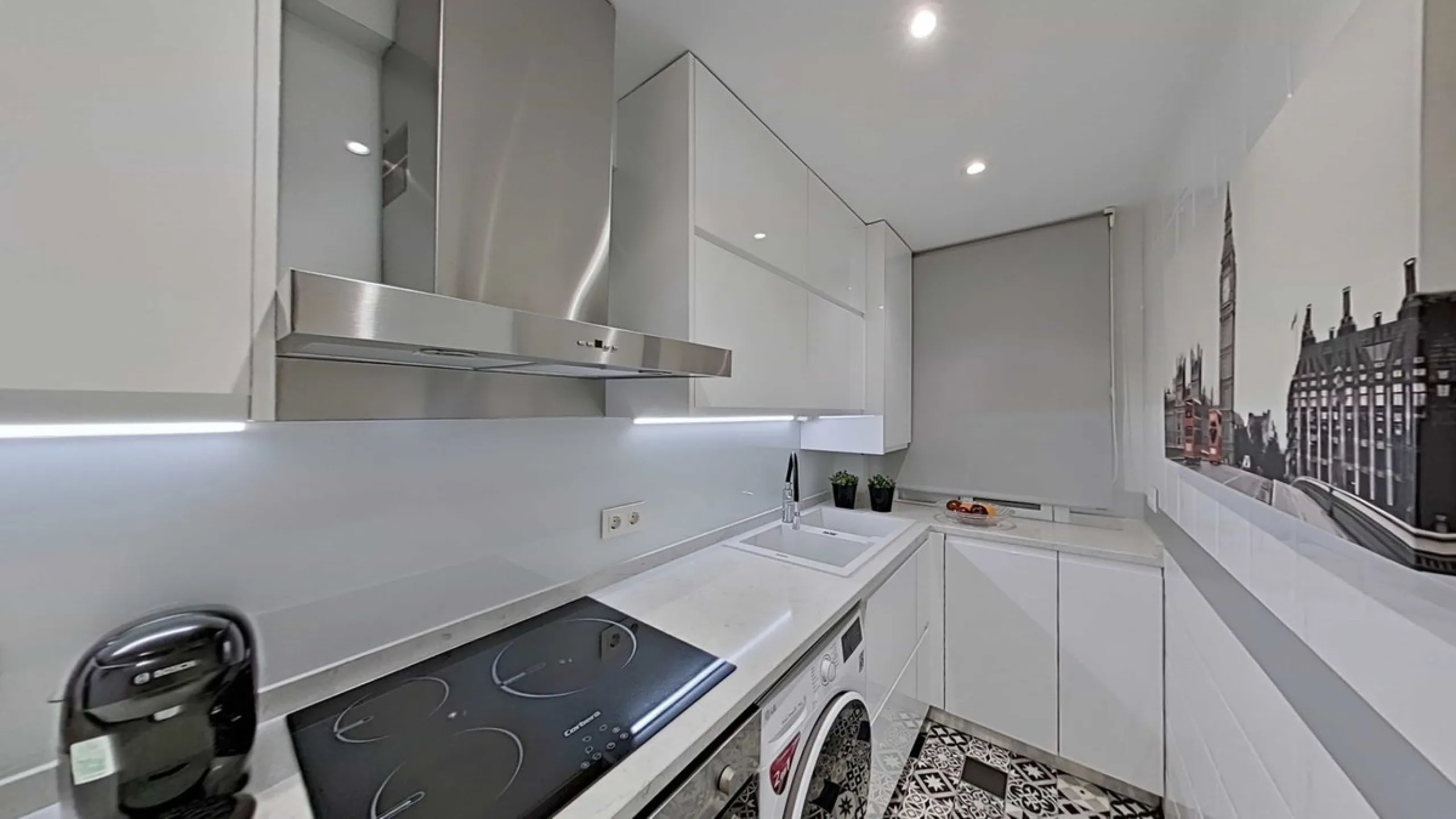 Apartment - Middle Floor Apartment в продаже в Marbella, Málaga. В доме 2 спален и 1 ванных комнат. Площадь дома 60 м²