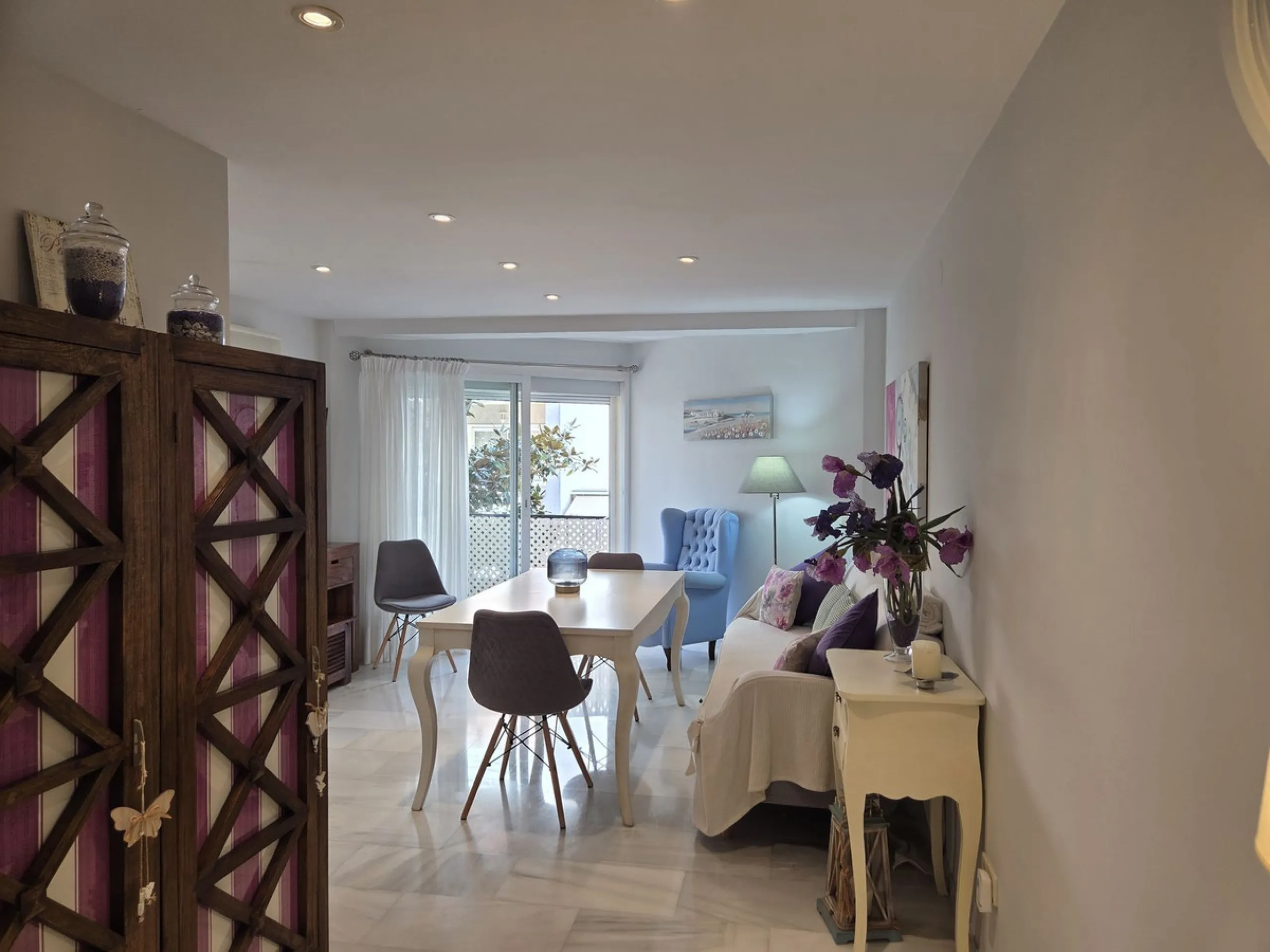 Apartment - Middle Floor Apartment в продаже в Marbella, Málaga. В доме 2 спален и 1 ванных комнат. Площадь дома 60 м²