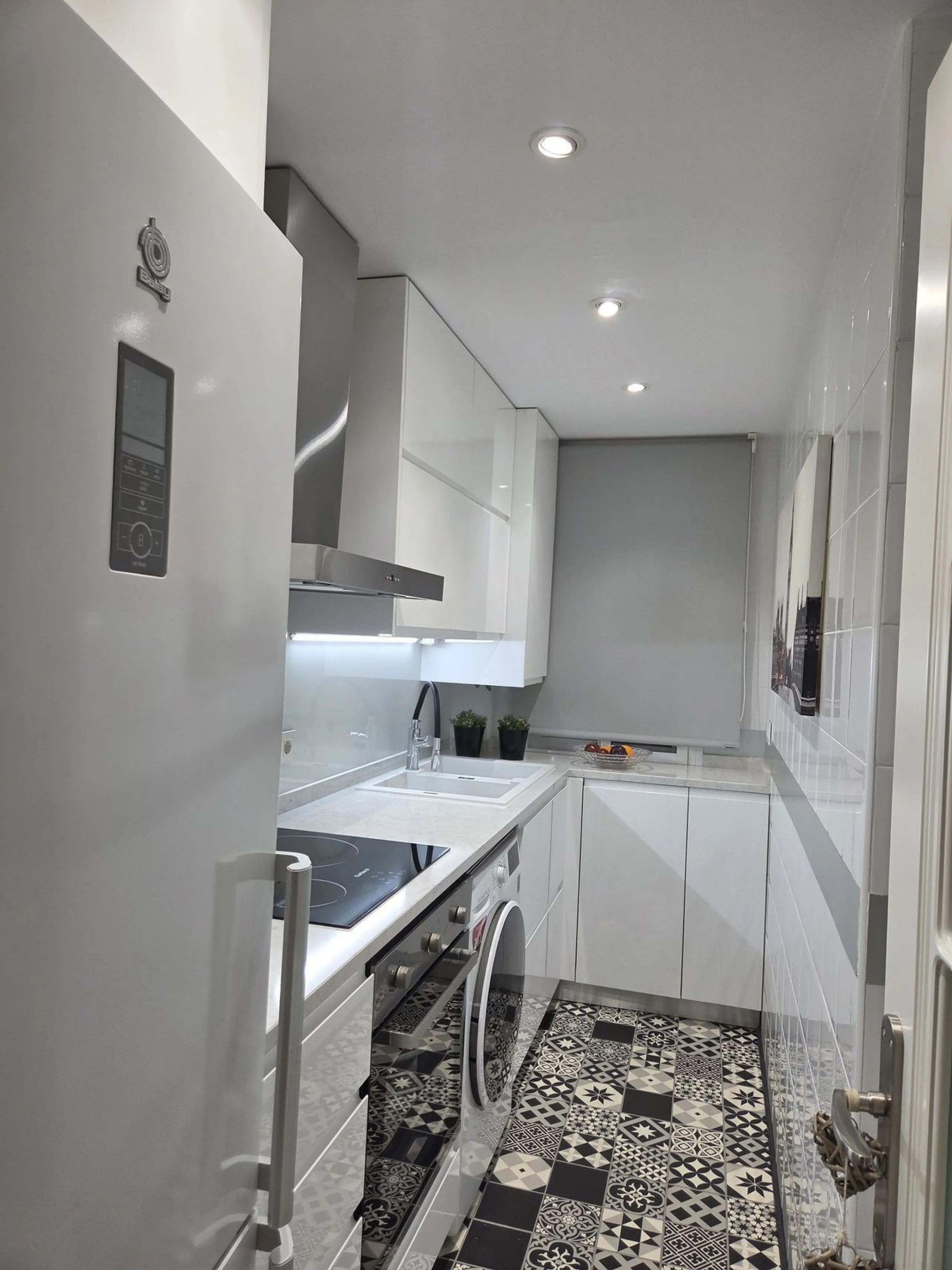 Apartment - Middle Floor Apartment в продаже в Marbella, Málaga. В доме 2 спален и 1 ванных комнат. Площадь дома 60 м²