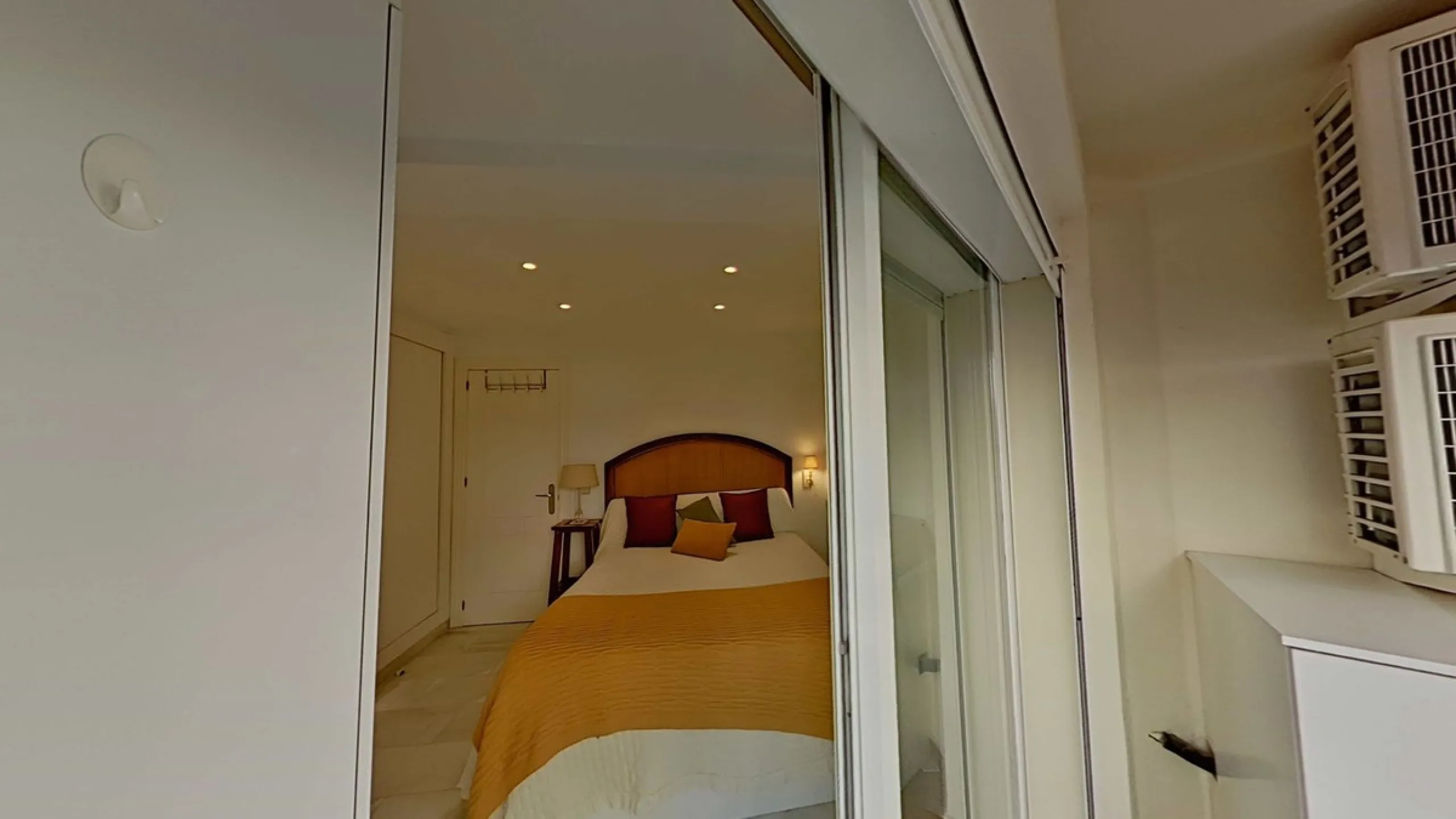 Apartment - Middle Floor Apartment в продаже в Marbella, Málaga. В доме 2 спален и 1 ванных комнат. Площадь дома 60 м²