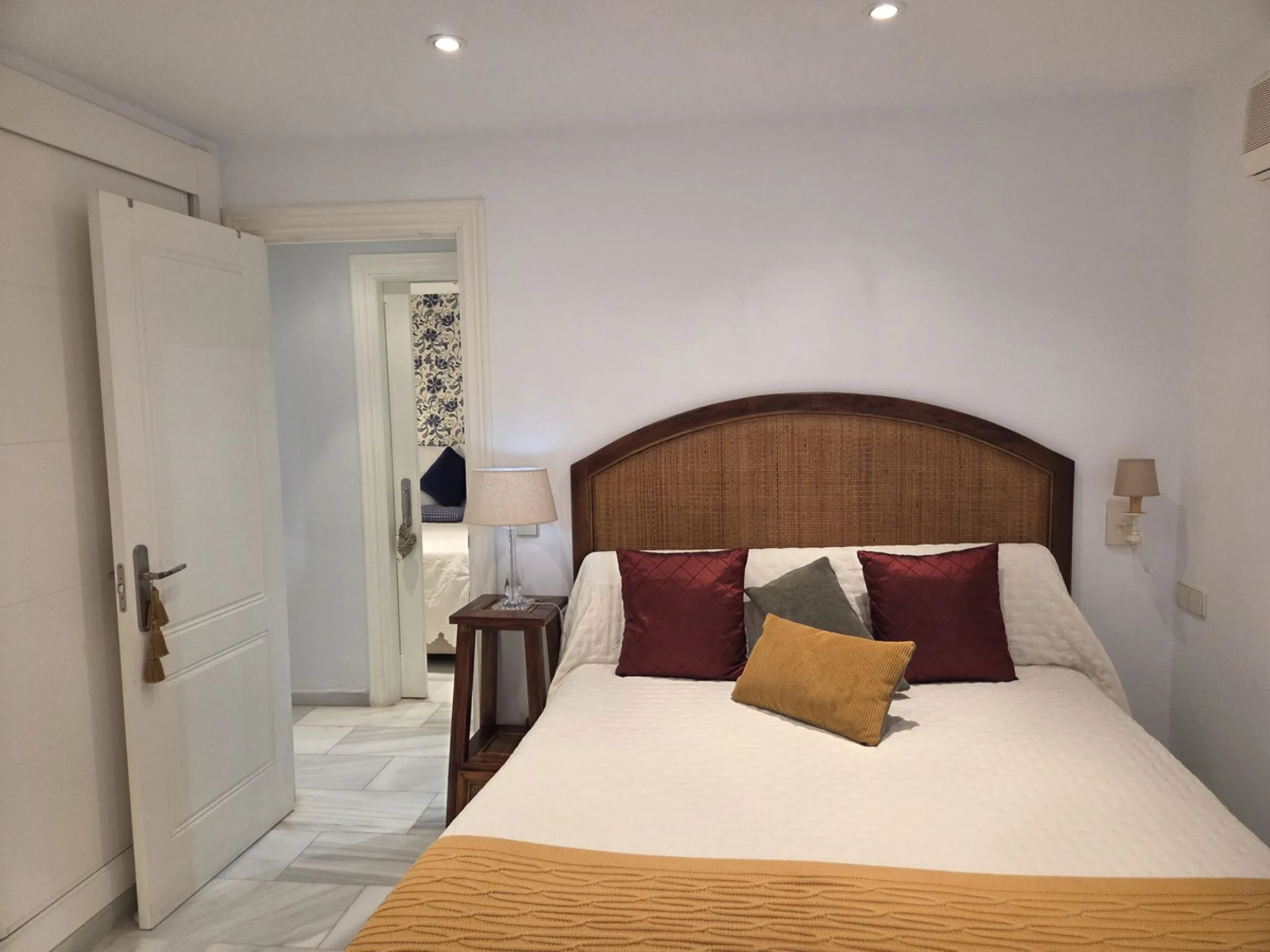 Apartment - Middle Floor Apartment в продаже в Marbella, Málaga. В доме 2 спален и 1 ванных комнат. Площадь дома 60 м²