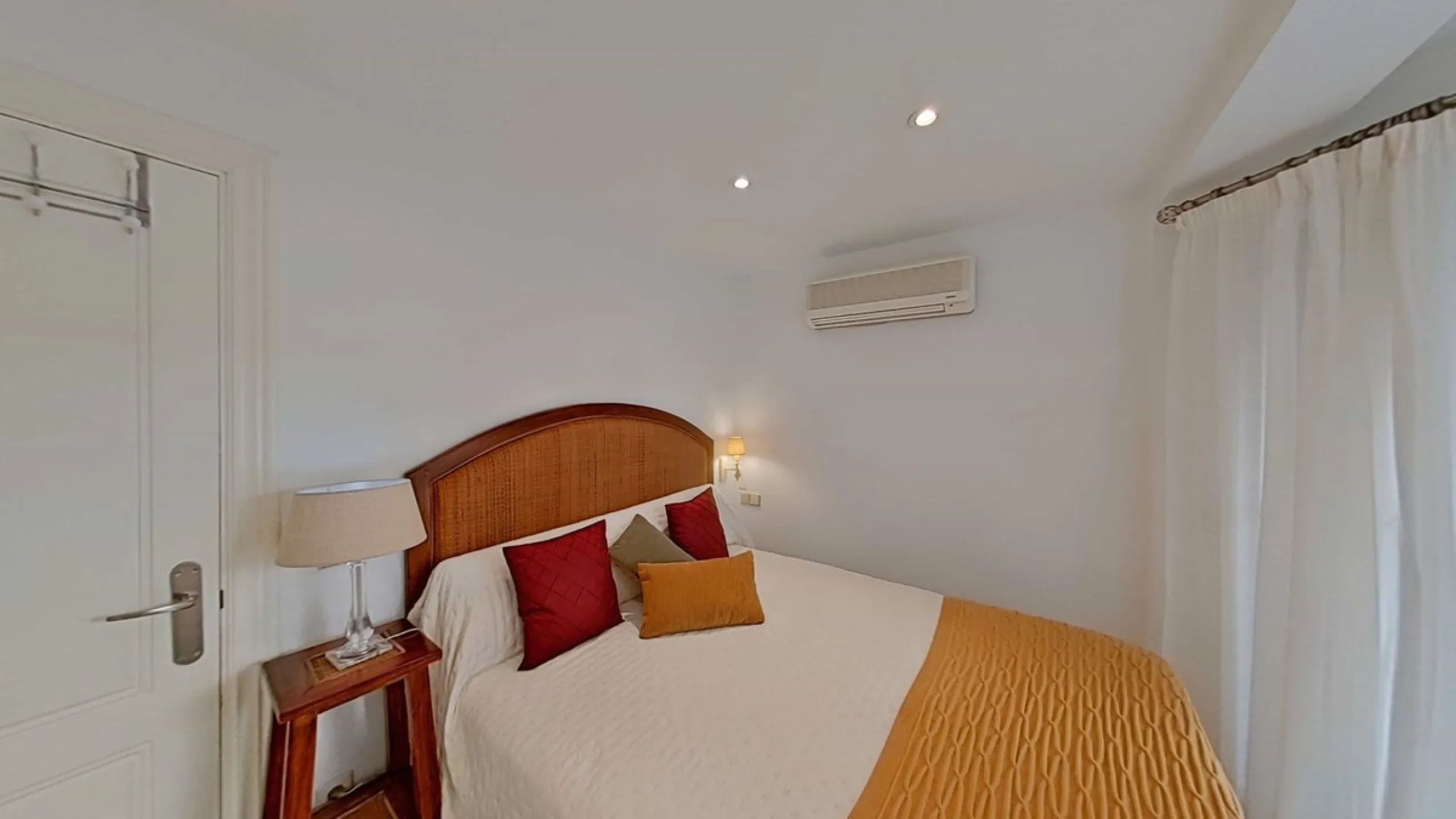 Apartment - Middle Floor Apartment в продаже в Marbella, Málaga. В доме 2 спален и 1 ванных комнат. Площадь дома 60 м²