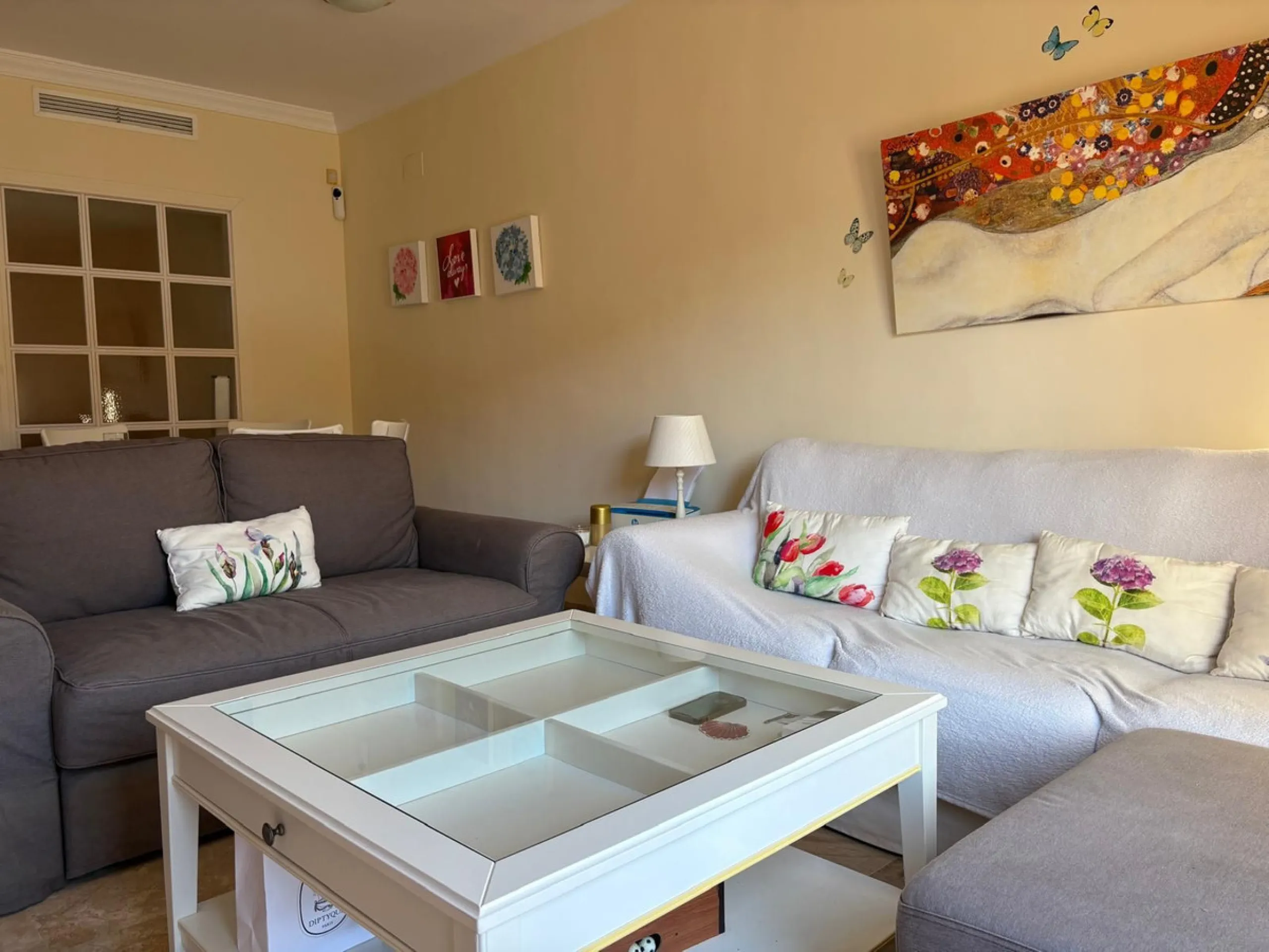 Apartment - Middle Floor Apartment в продаже в Estepona, Málaga. В доме 2 спален и 2 ванных комнат. Площадь дома 92 м²