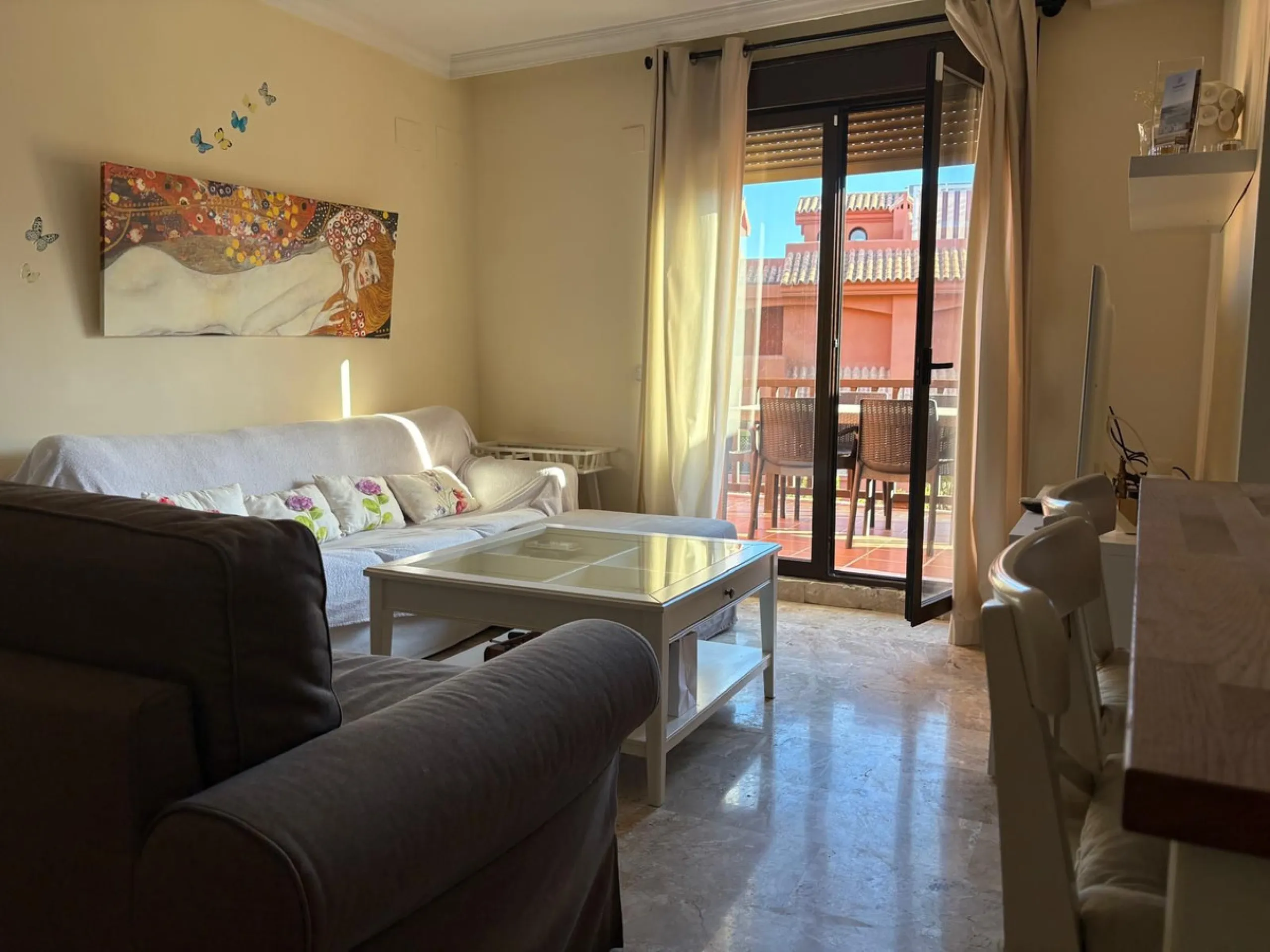 Apartment - Middle Floor Apartment в продаже в Estepona, Málaga. В доме 2 спален и 2 ванных комнат. Площадь дома 92 м²