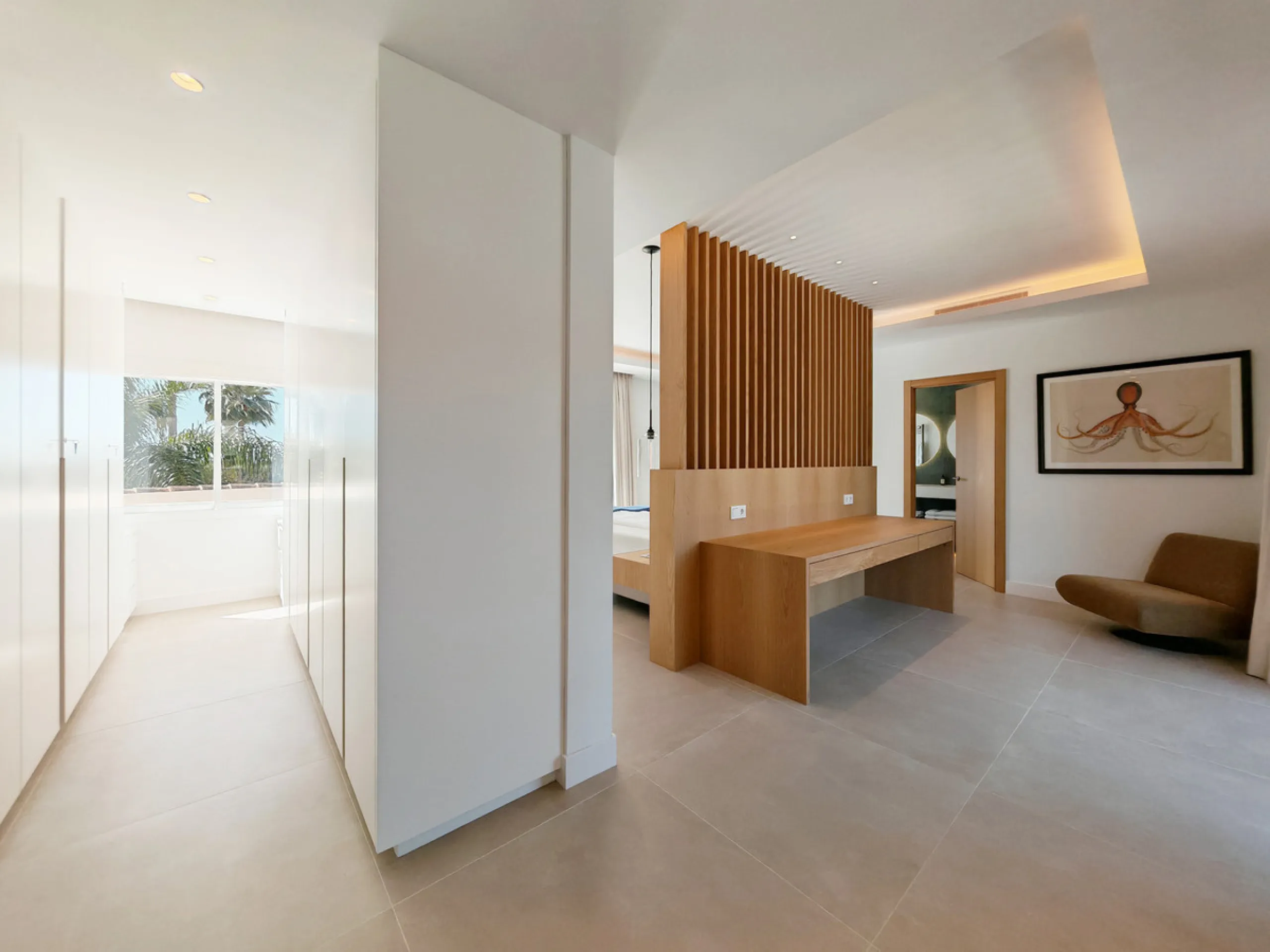 Villa for sale in Elviria, Marbella with 4 bedrooms, 4 bathrooms, 4 en suite bathrooms, 1 toilet and with orientation south, with private swimming pool, private garage and private garden. Regarding property dimensions, it has 327 m² built and 1,519 m² plo