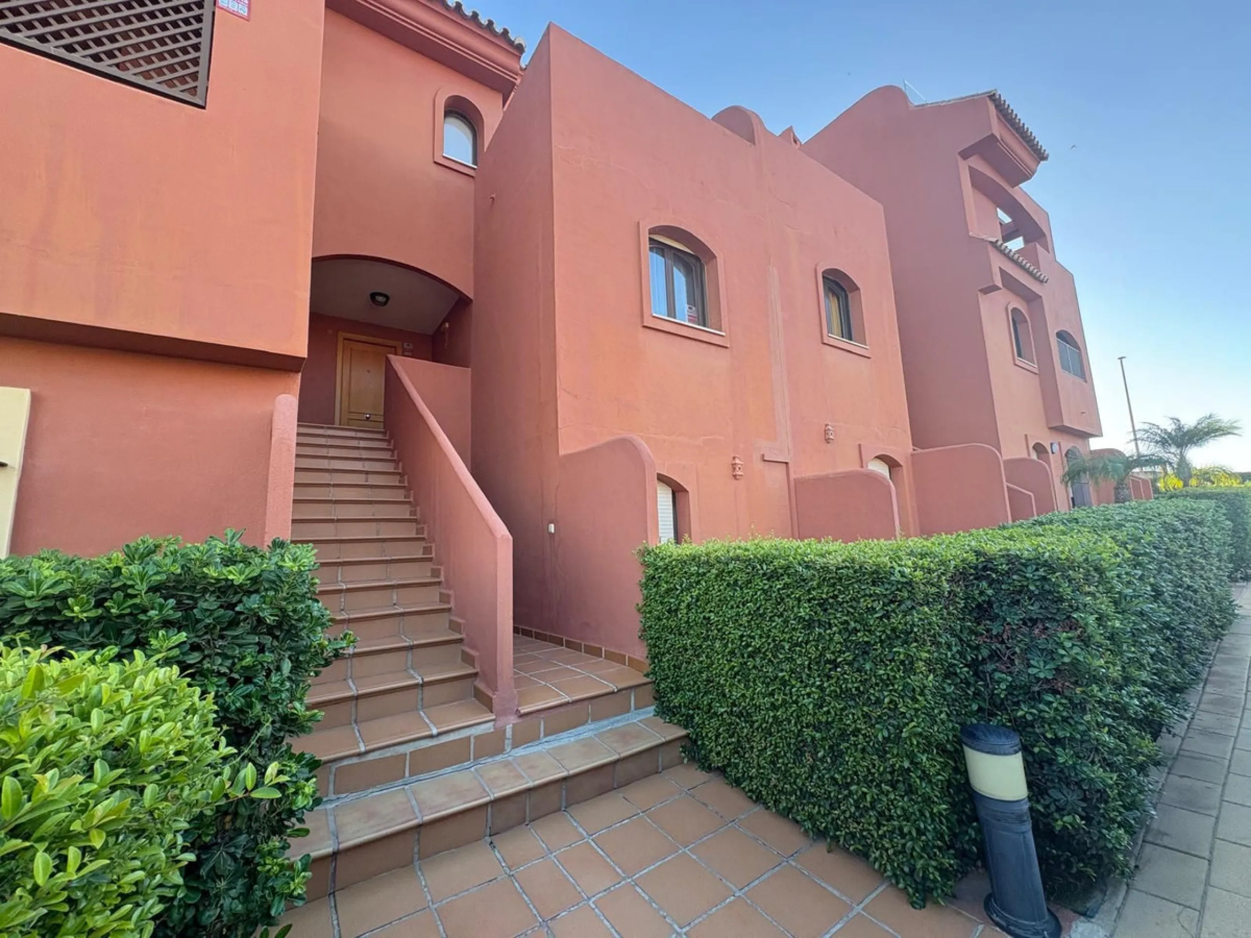 Apartment - Middle Floor Apartment в продаже в Estepona, Málaga. В доме 2 спален и 2 ванных комнат. Площадь дома 92 м²