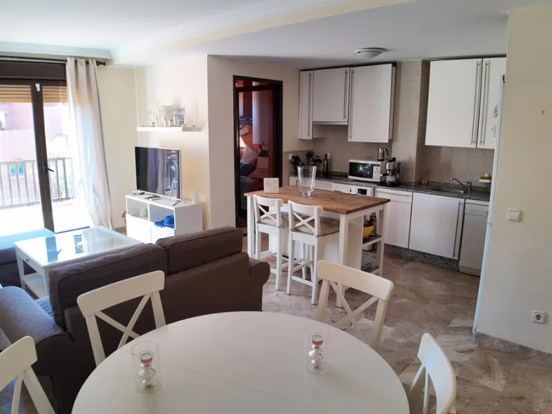 Apartment - Middle Floor Apartment в продаже в Estepona, Málaga. В доме 2 спален и 2 ванных комнат. Площадь дома 92 м²