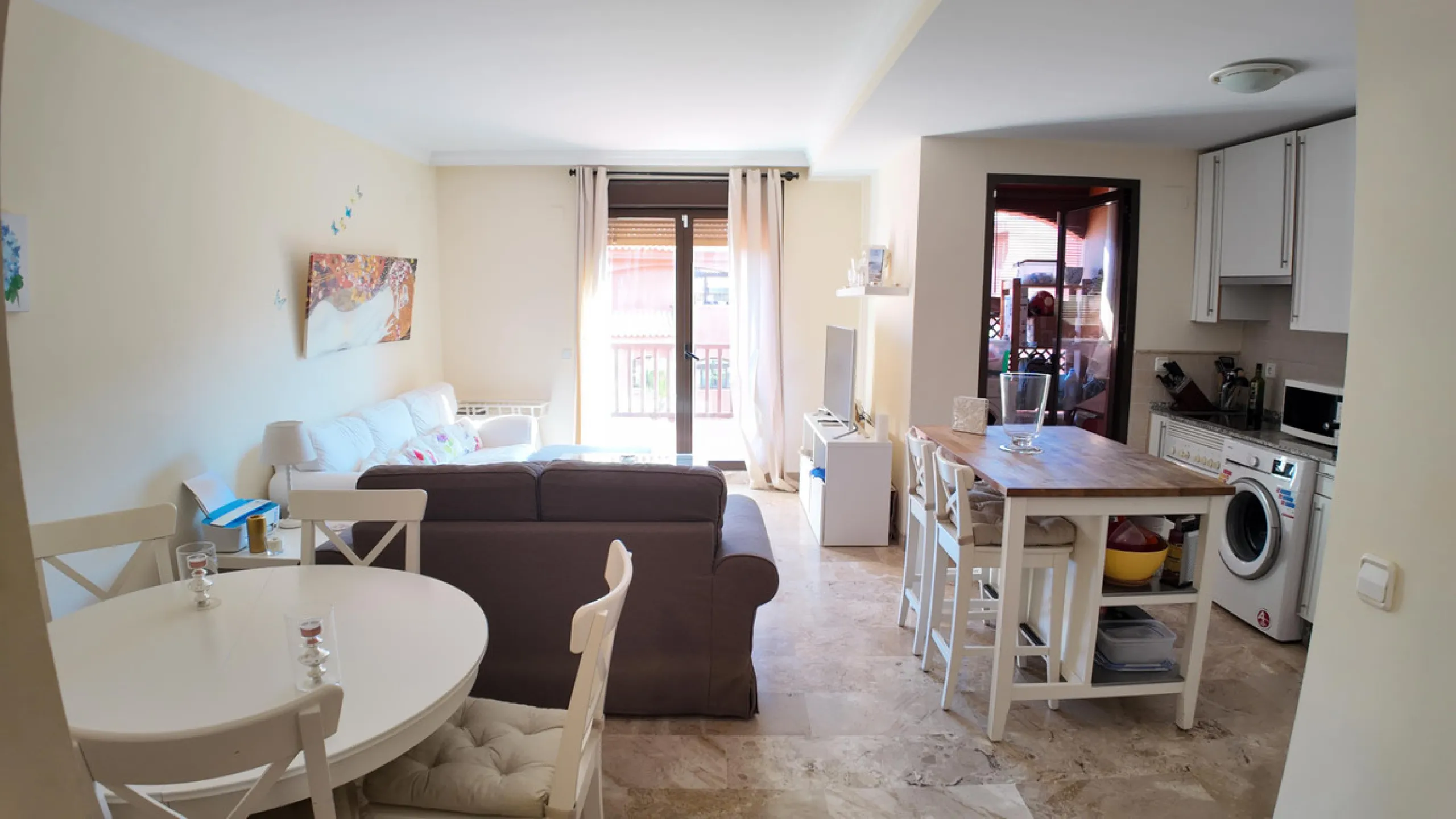 Apartment - Middle Floor Apartment в продаже в Estepona, Málaga. В доме 2 спален и 2 ванных комнат. Площадь дома 92 м²