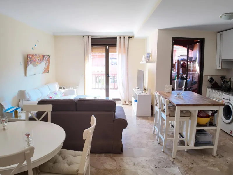 Apartment - Middle Floor Apartment в продаже в Estepona, Málaga. В доме 2 спален и 2 ванных комнат. Площадь дома 92 м²