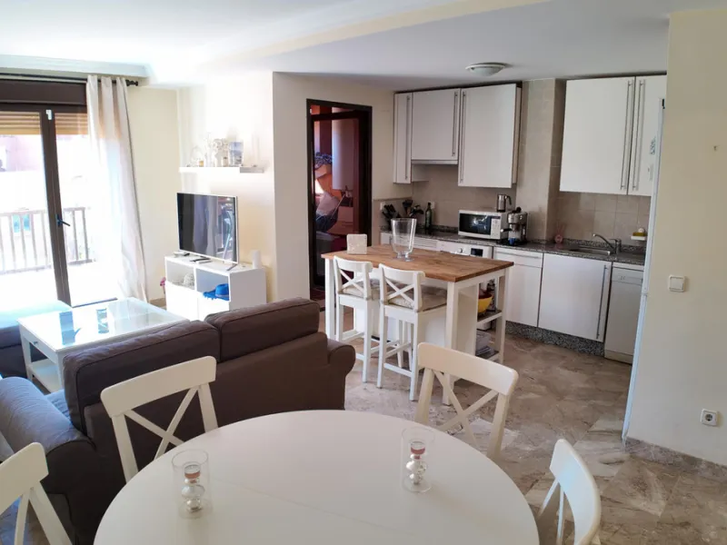 Apartment - Middle Floor Apartment в продаже в Estepona, Málaga. В доме 2 спален и 2 ванных комнат. Площадь дома 92 м²