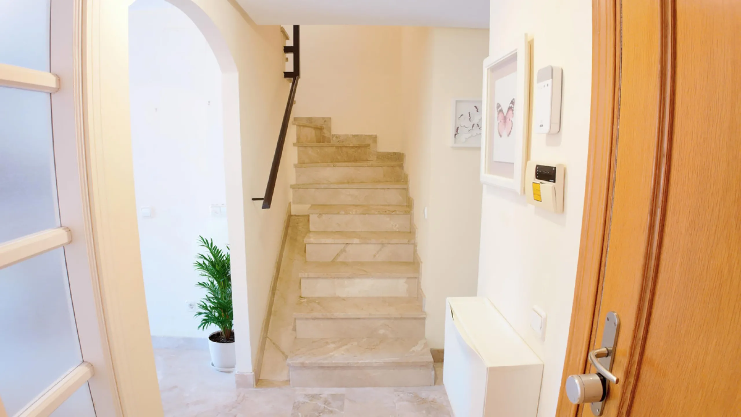 Apartment - Middle Floor Apartment в продаже в Estepona, Málaga. В доме 2 спален и 2 ванных комнат. Площадь дома 92 м²