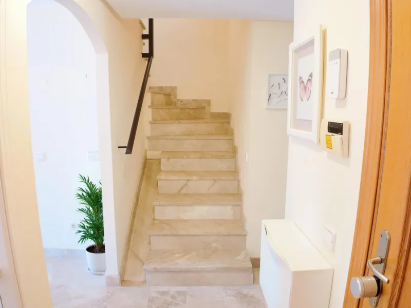 Apartment - Middle Floor Apartment в продаже в Estepona, Málaga. В доме 2 спален и 2 ванных комнат. Площадь дома 92 м²
