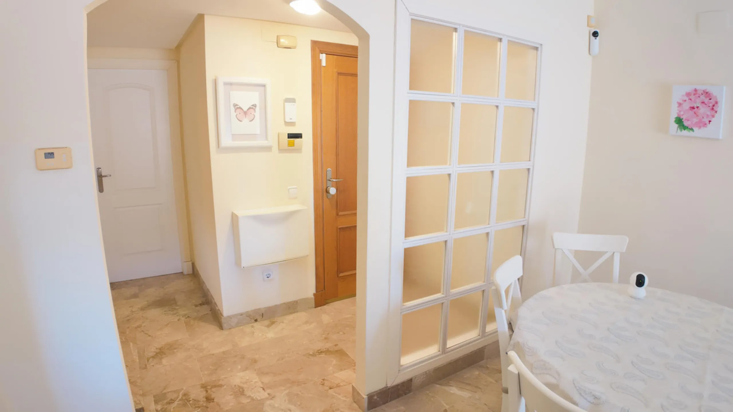 Apartment - Middle Floor Apartment в продаже в Estepona, Málaga. В доме 2 спален и 2 ванных комнат. Площадь дома 92 м²