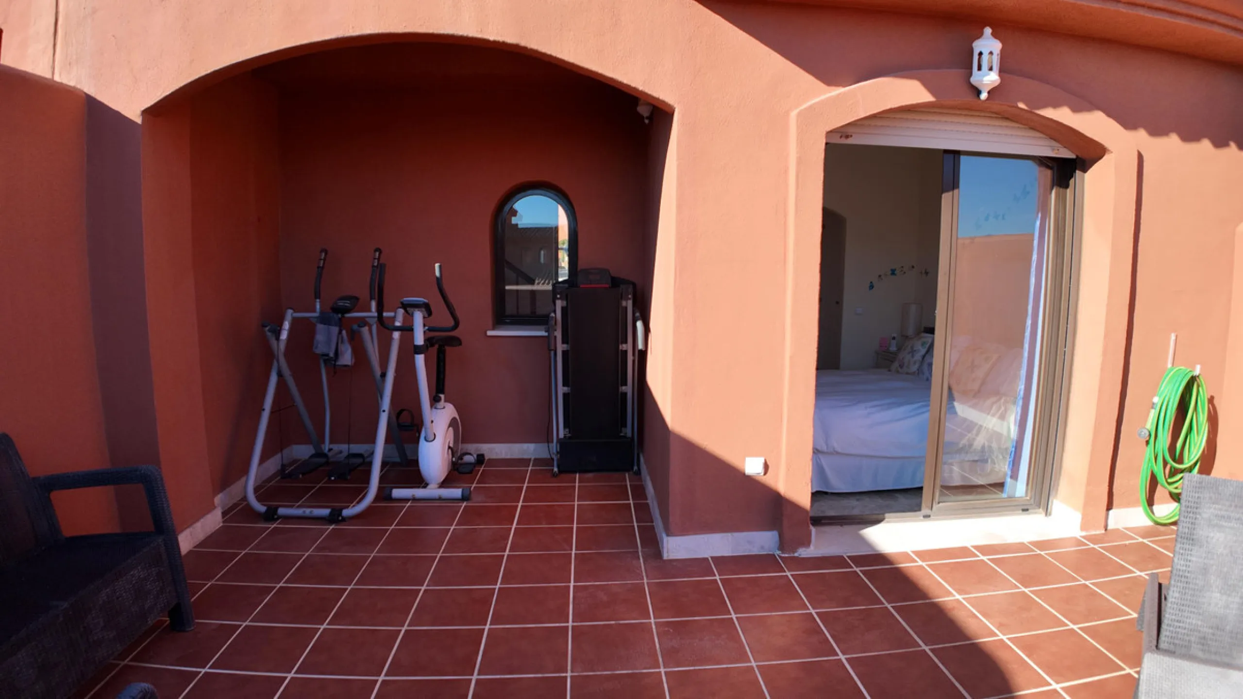 Apartment - Middle Floor Apartment в продаже в Estepona, Málaga. В доме 2 спален и 2 ванных комнат. Площадь дома 92 м²