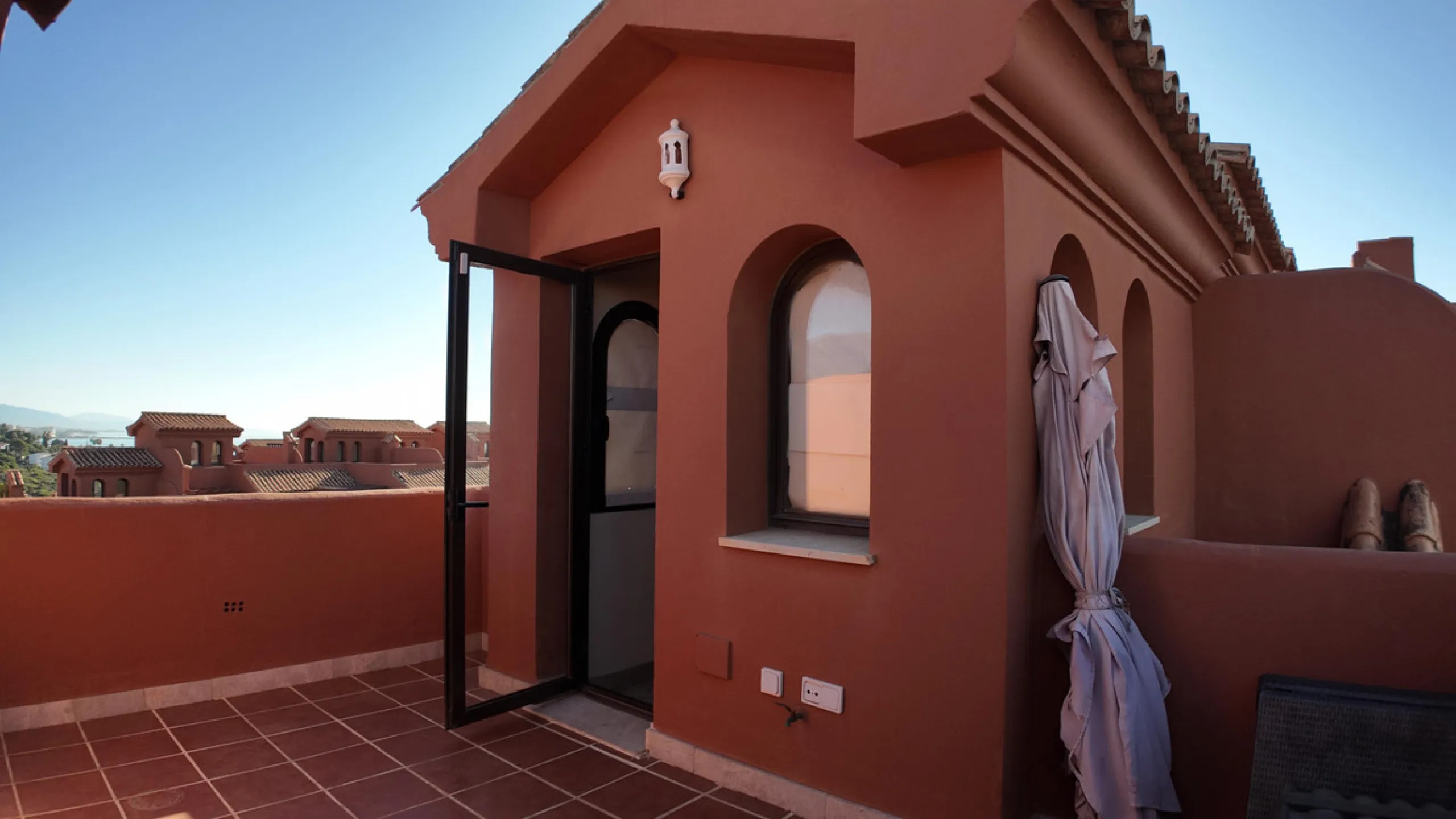 Apartment - Middle Floor Apartment в продаже в Estepona, Málaga. В доме 2 спален и 2 ванных комнат. Площадь дома 92 м²