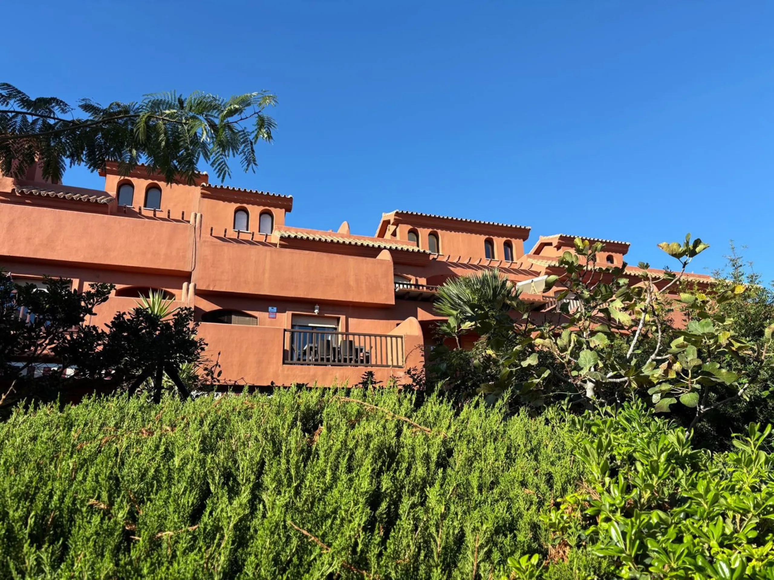 Apartment - Middle Floor Apartment в продаже в Estepona, Málaga. В доме 2 спален и 2 ванных комнат. Площадь дома 92 м²