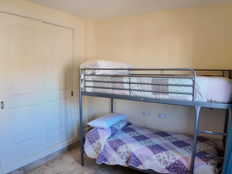 Apartment - Middle Floor Apartment в продаже в Estepona, Málaga. В доме 2 спален и 2 ванных комнат. Площадь дома 92 м²