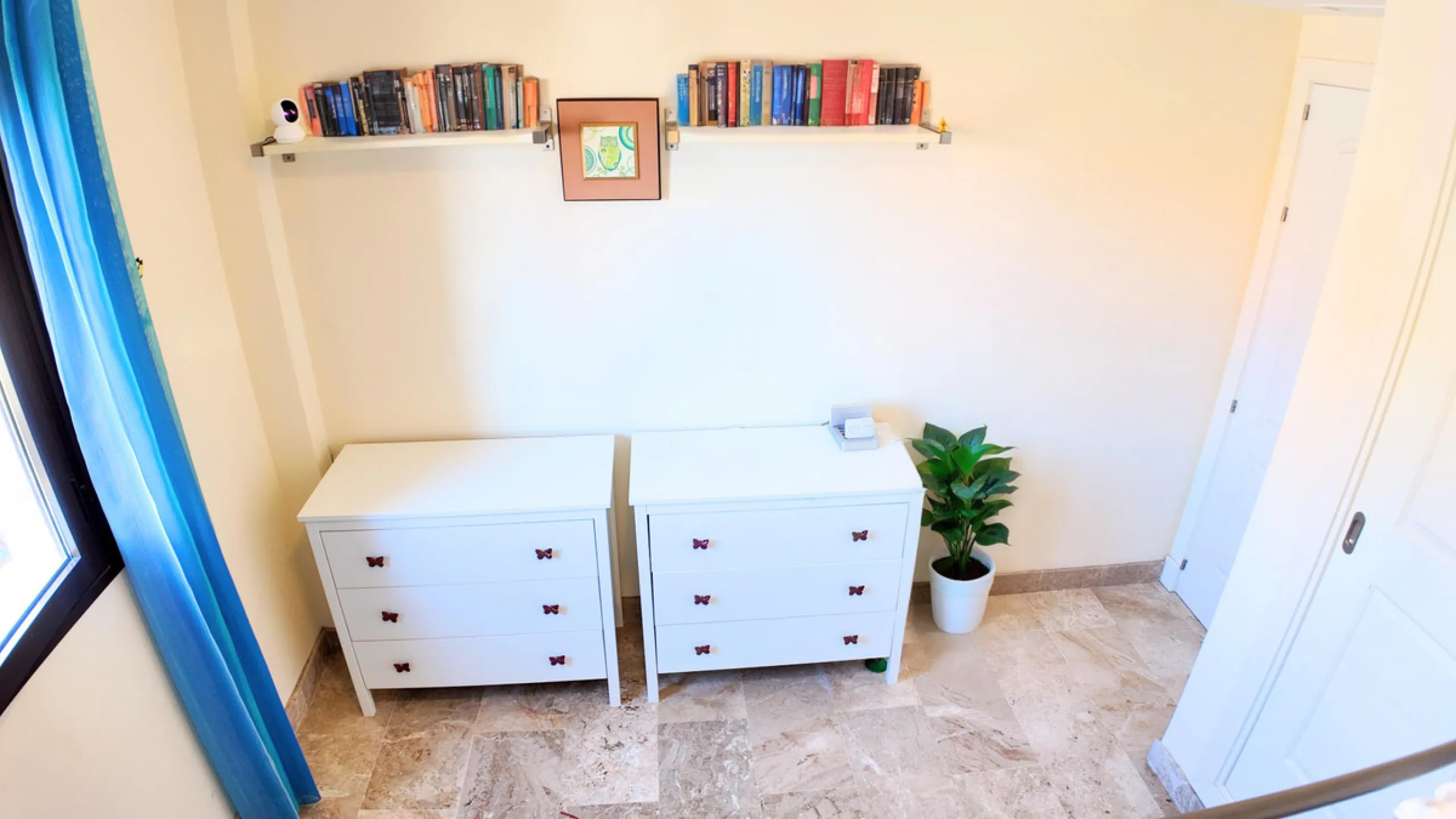 Apartment - Middle Floor Apartment в продаже в Estepona, Málaga. В доме 2 спален и 2 ванных комнат. Площадь дома 92 м²
