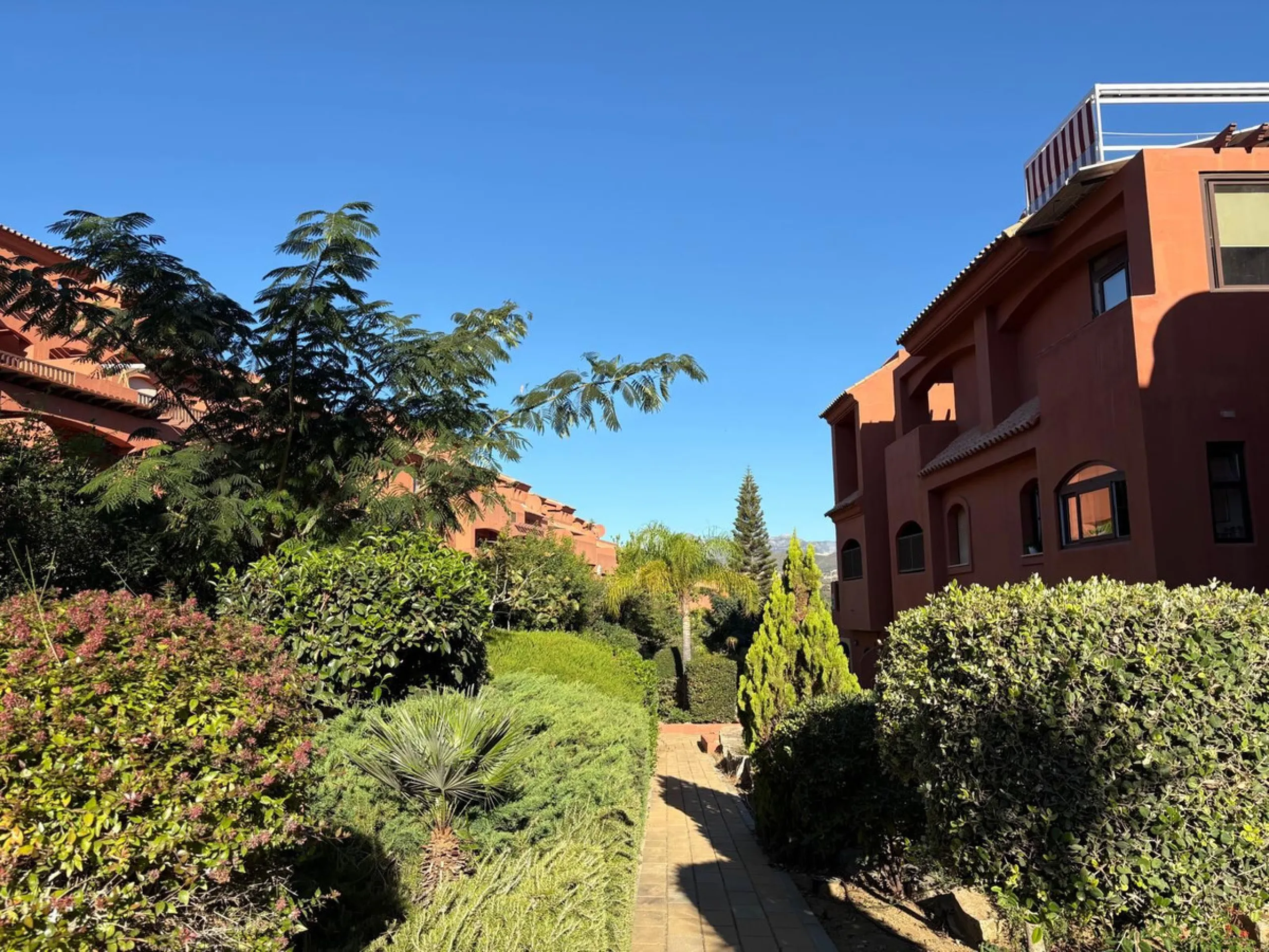 Apartment - Middle Floor Apartment в продаже в Estepona, Málaga. В доме 2 спален и 2 ванных комнат. Площадь дома 92 м²