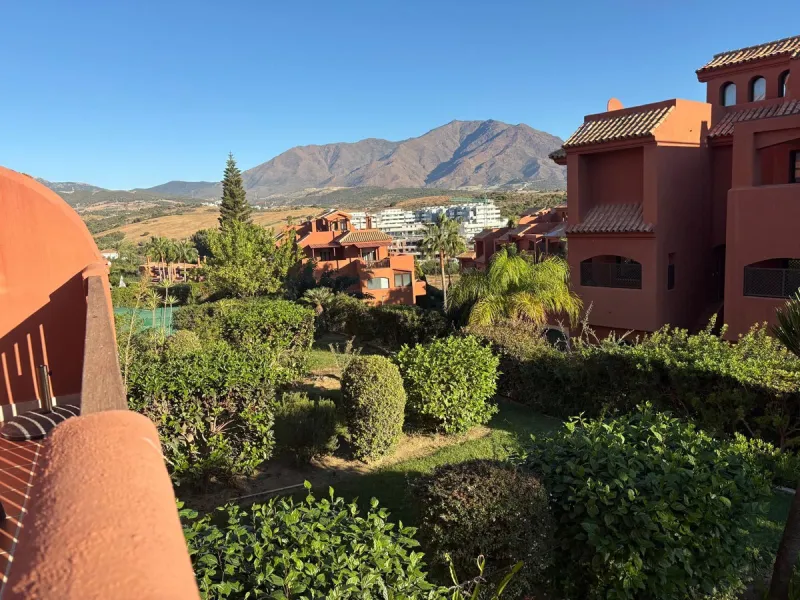 Apartment - Middle Floor Apartment в продаже в Estepona, Málaga. В доме 2 спален и 2 ванных комнат. Площадь дома 92 м²