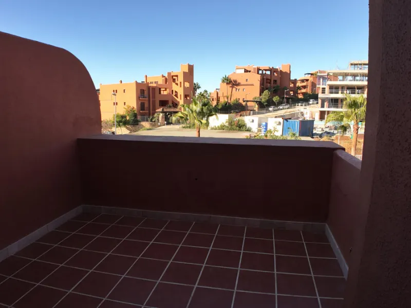 Apartment - Middle Floor Apartment в продаже в Estepona, Málaga. В доме 2 спален и 2 ванных комнат. Площадь дома 92 м²
