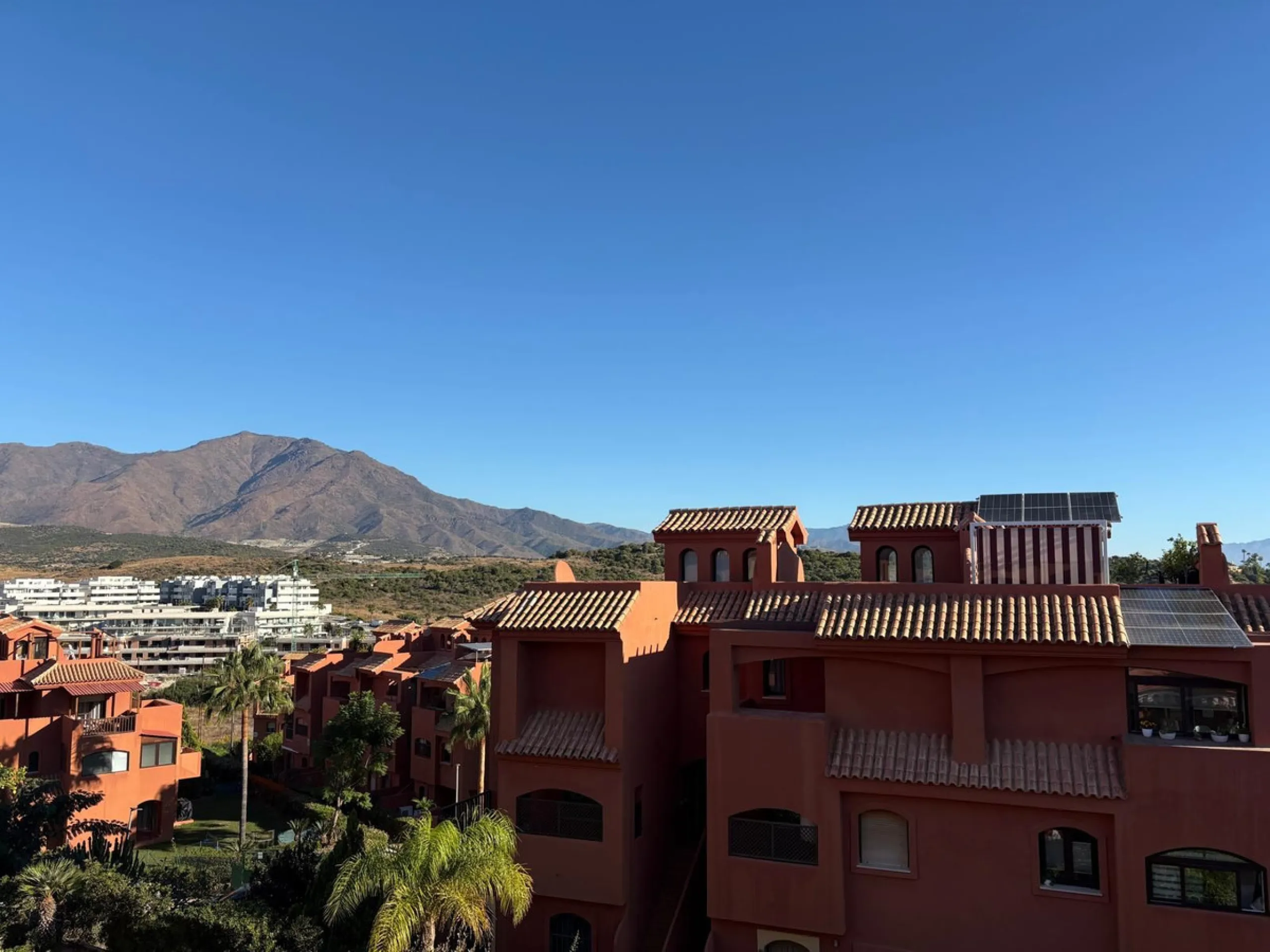 Apartment - Middle Floor Apartment в продаже в Estepona, Málaga. В доме 2 спален и 2 ванных комнат. Площадь дома 92 м²