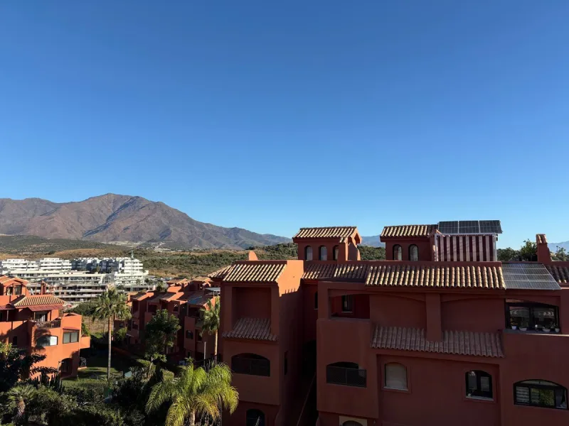 Apartment - Middle Floor Apartment в продаже в Estepona, Málaga. В доме 2 спален и 2 ванных комнат. Площадь дома 92 м²