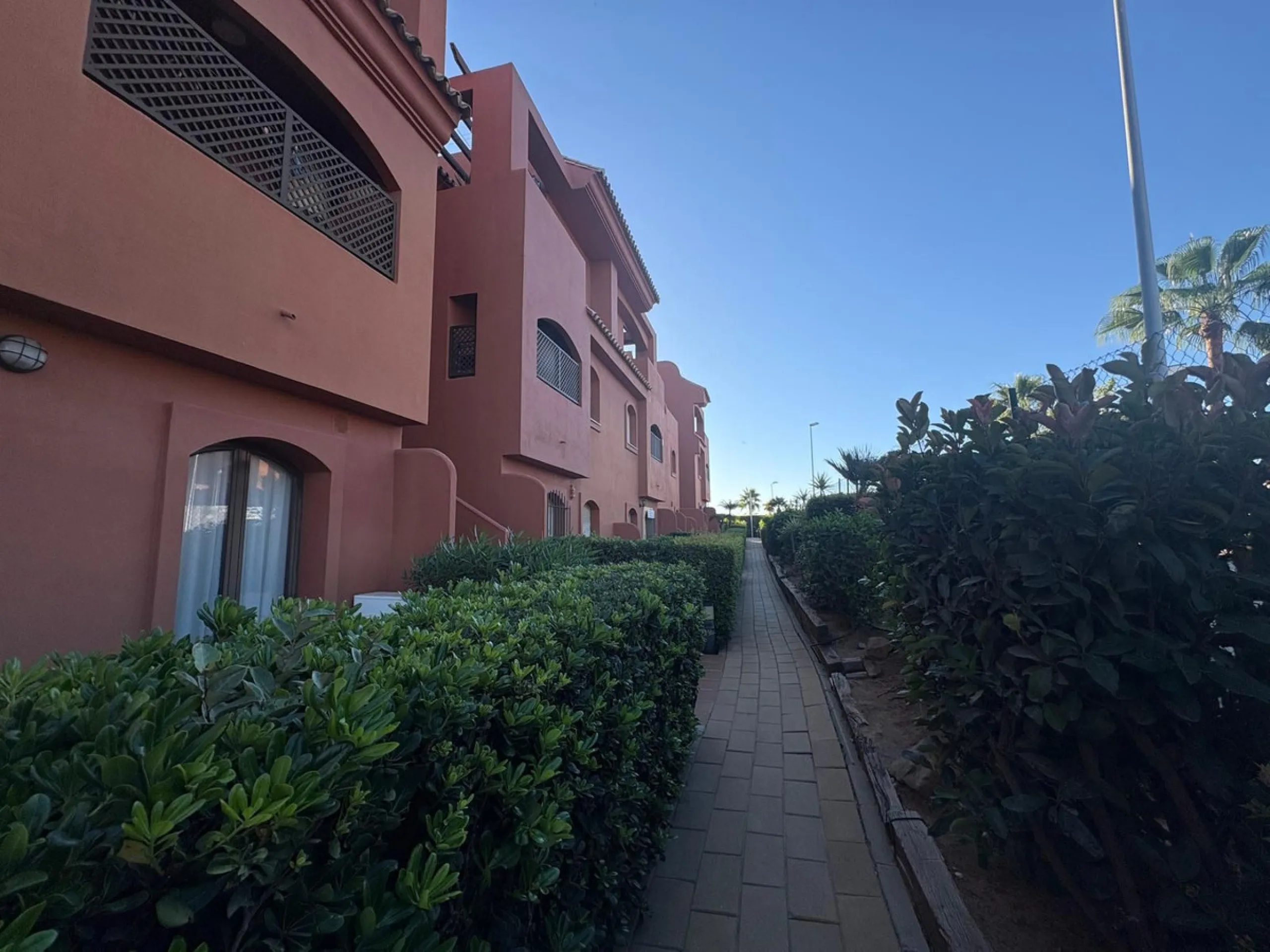 Apartment - Middle Floor Apartment в продаже в Estepona, Málaga. В доме 2 спален и 2 ванных комнат. Площадь дома 92 м²