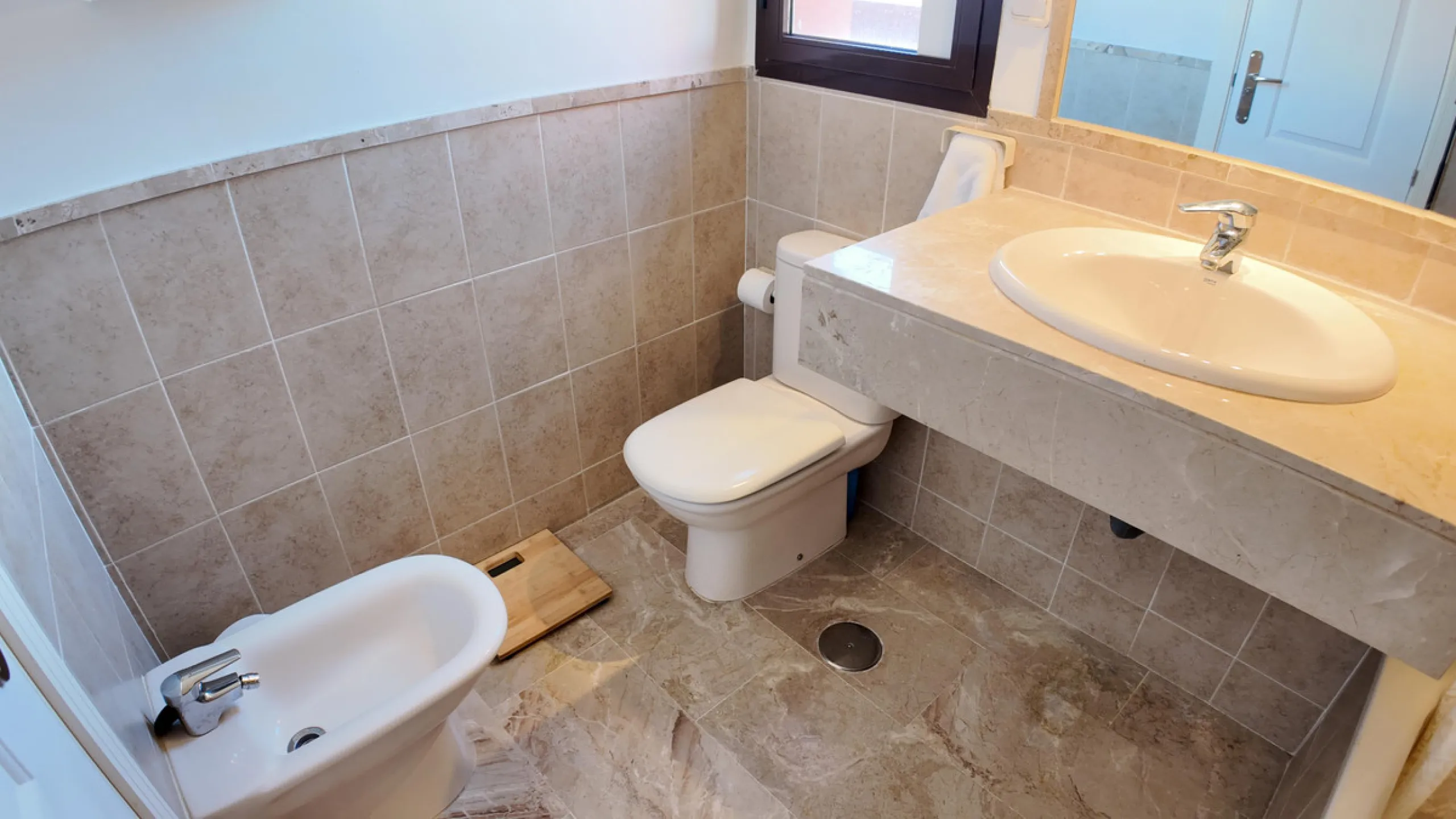 Apartment - Middle Floor Apartment в продаже в Estepona, Málaga. В доме 2 спален и 2 ванных комнат. Площадь дома 92 м²