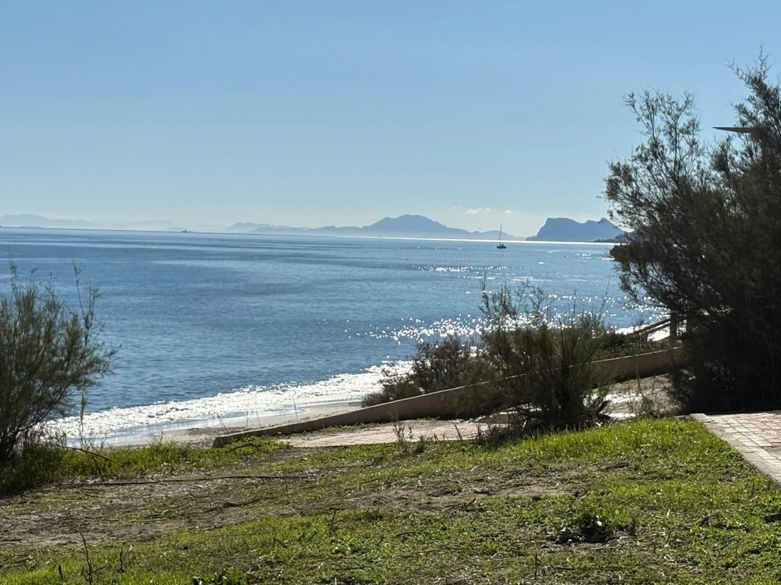 Apartment - Middle Floor Apartment в продаже в Estepona, Málaga. В доме 2 спален и 2 ванных комнат. Площадь дома 92 м²