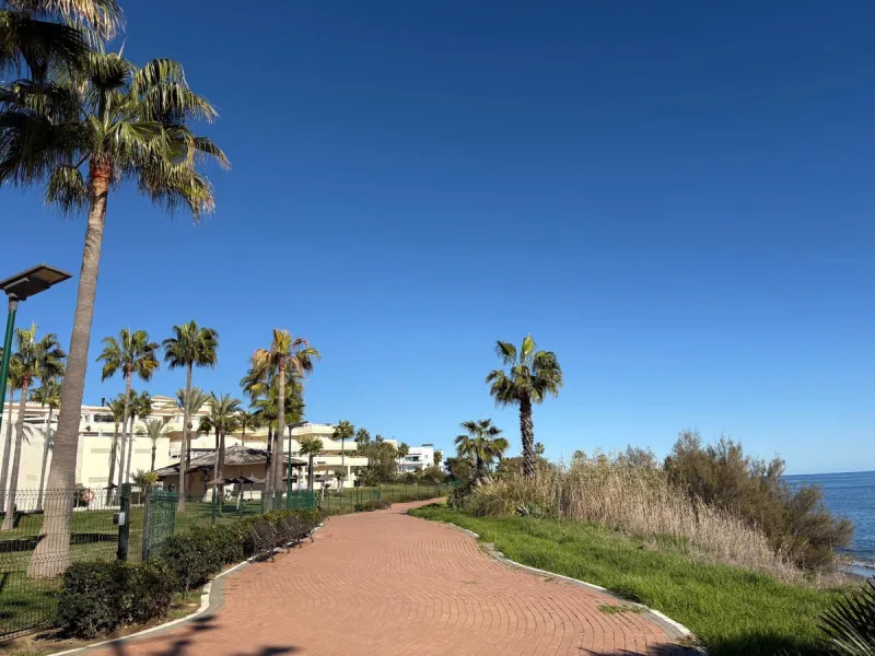 Apartment - Middle Floor Apartment в продаже в Estepona, Málaga. В доме 2 спален и 2 ванных комнат. Площадь дома 92 м²